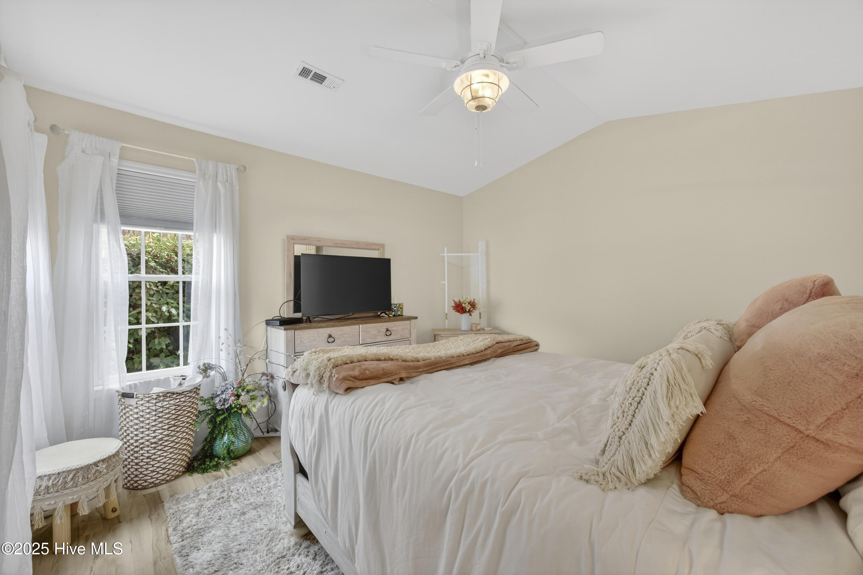 100543096 | Photo 24