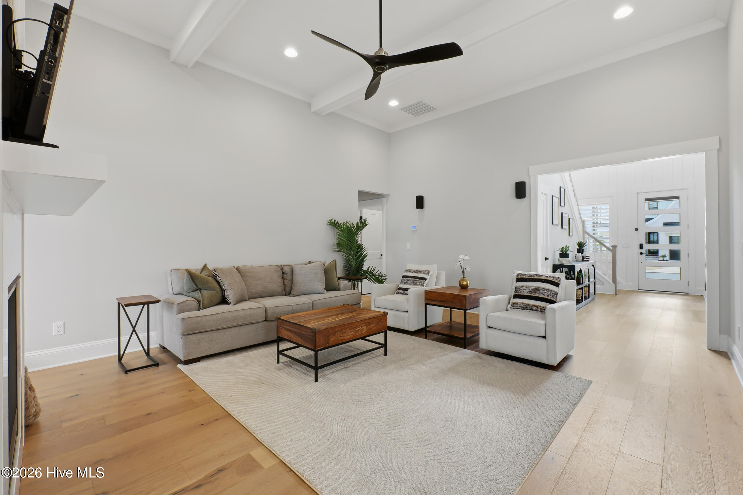 100551729 | Photo 10