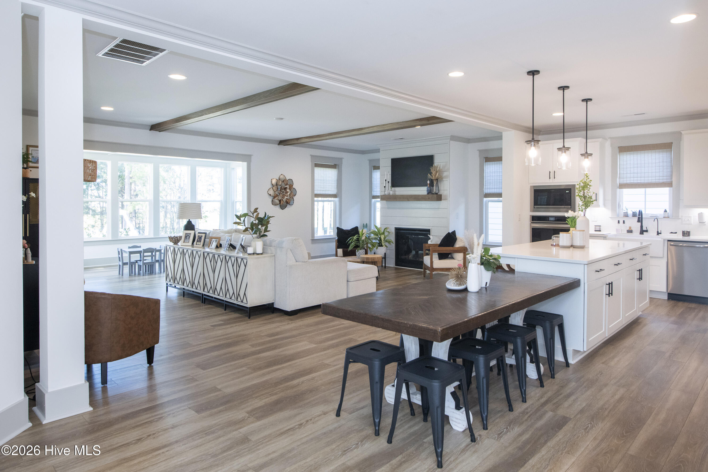 100563694 | Photo 24