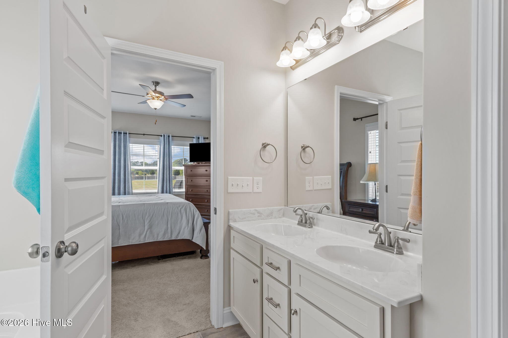 100569741 | Photo 20