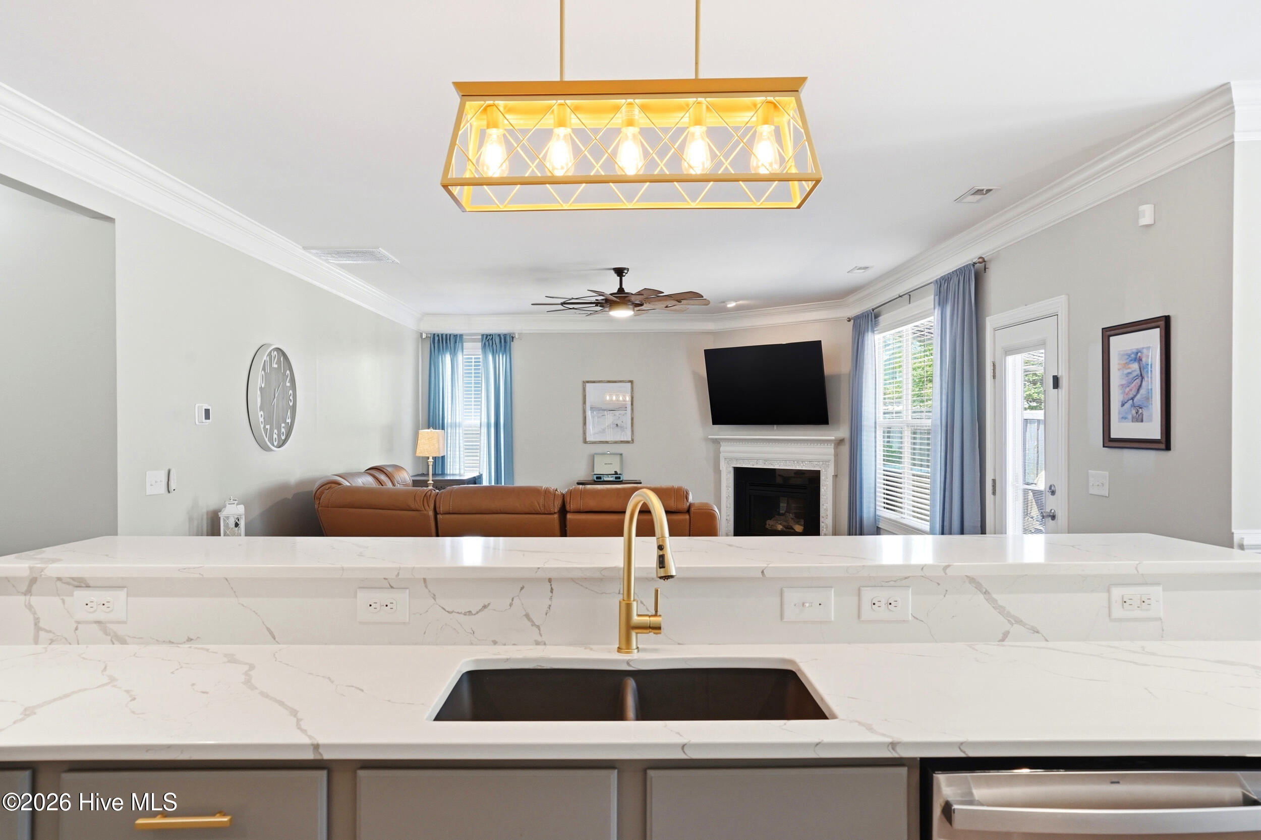 100570216 | Photo 15