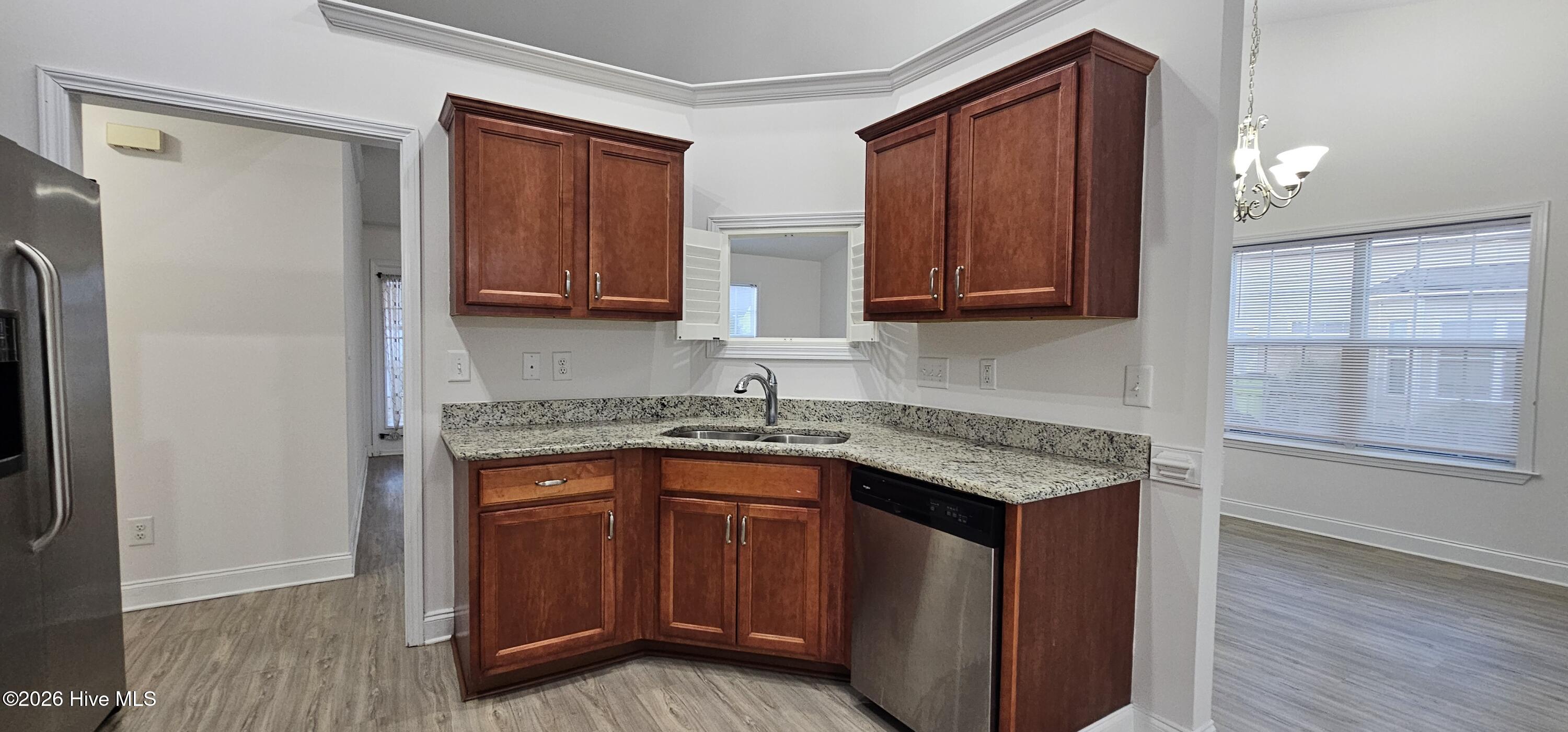 100548448 | Photo 17