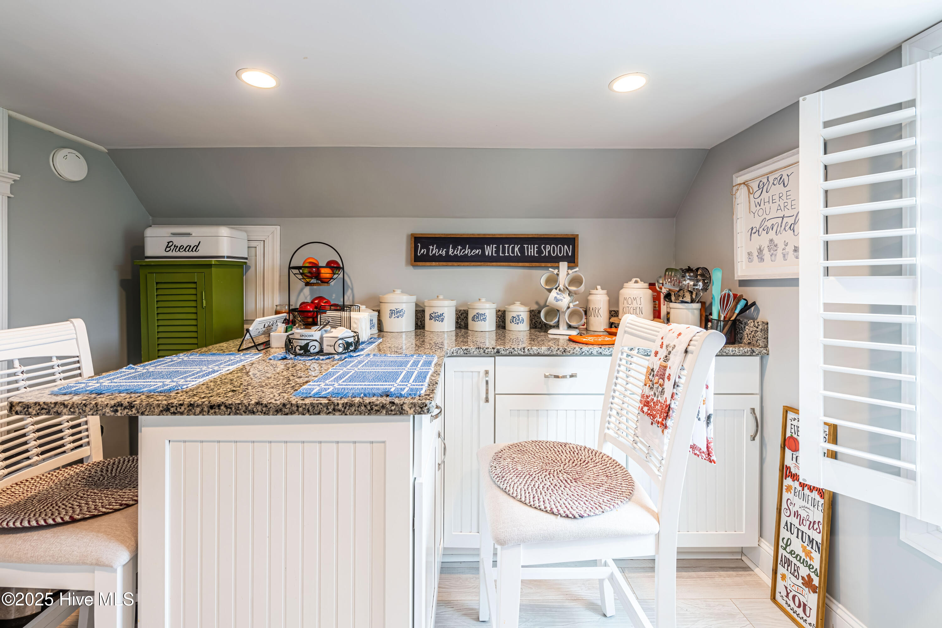 100524839 | Photo 67