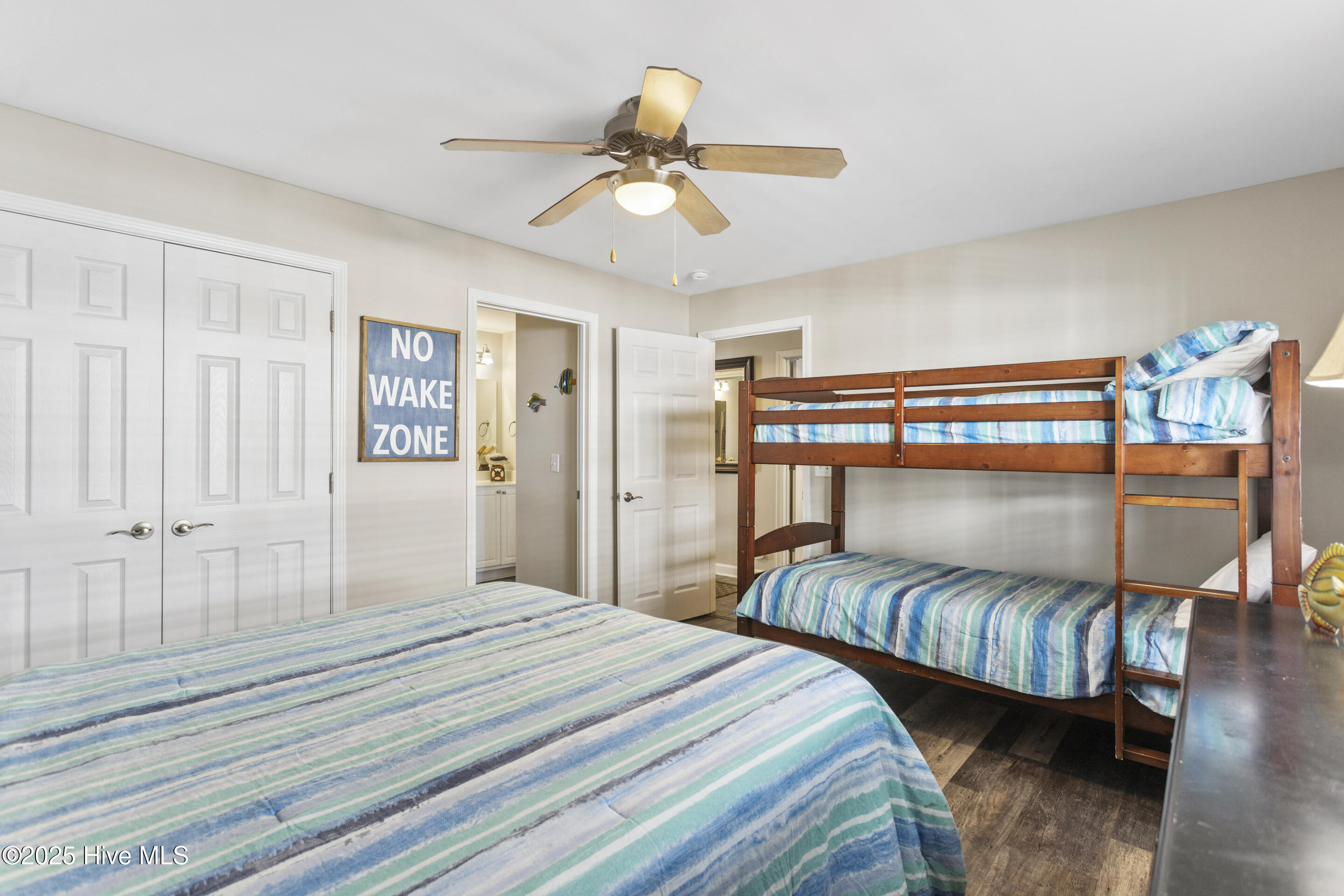 100563454 | Photo 23