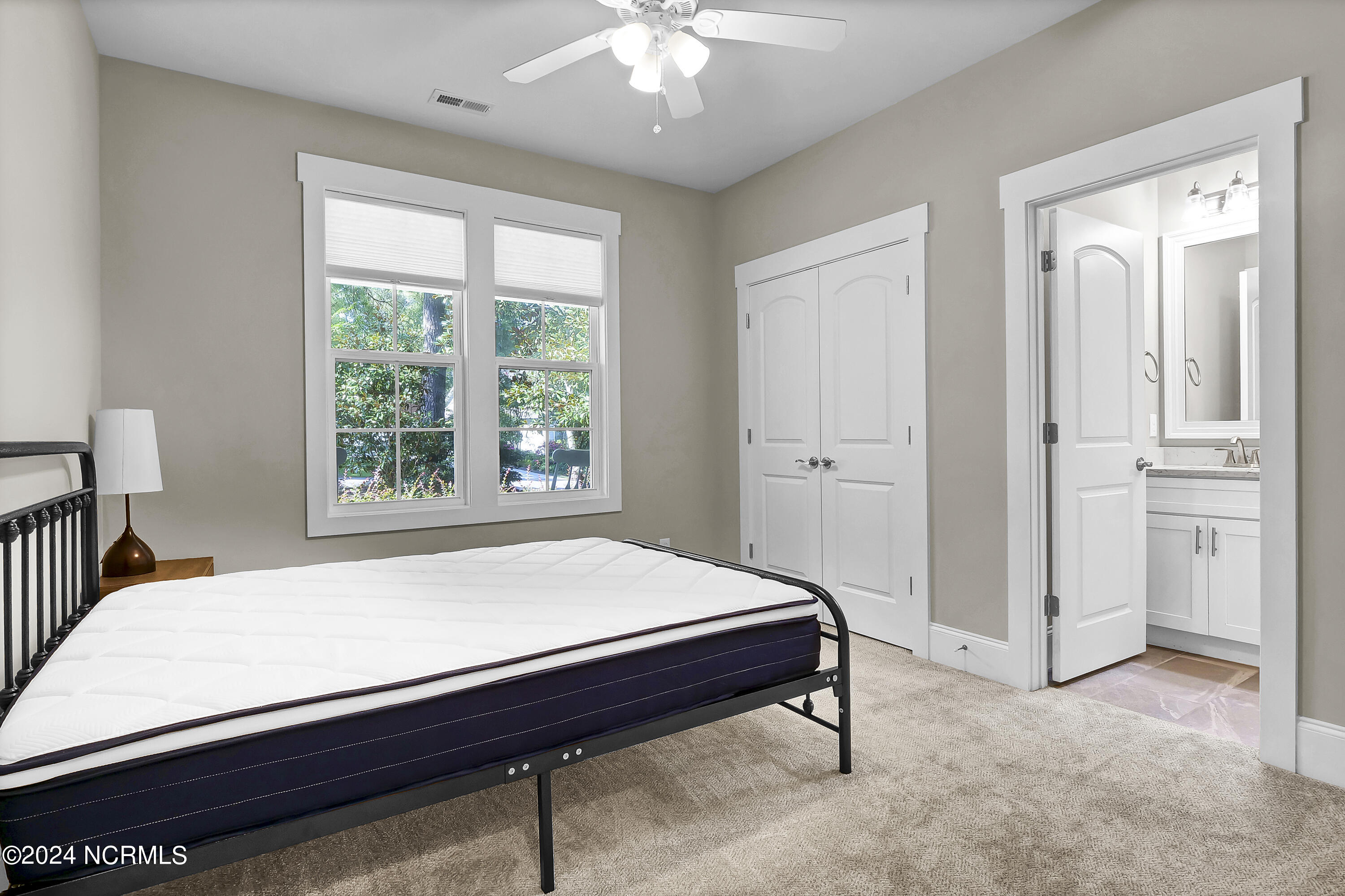 100565590 | Photo 13