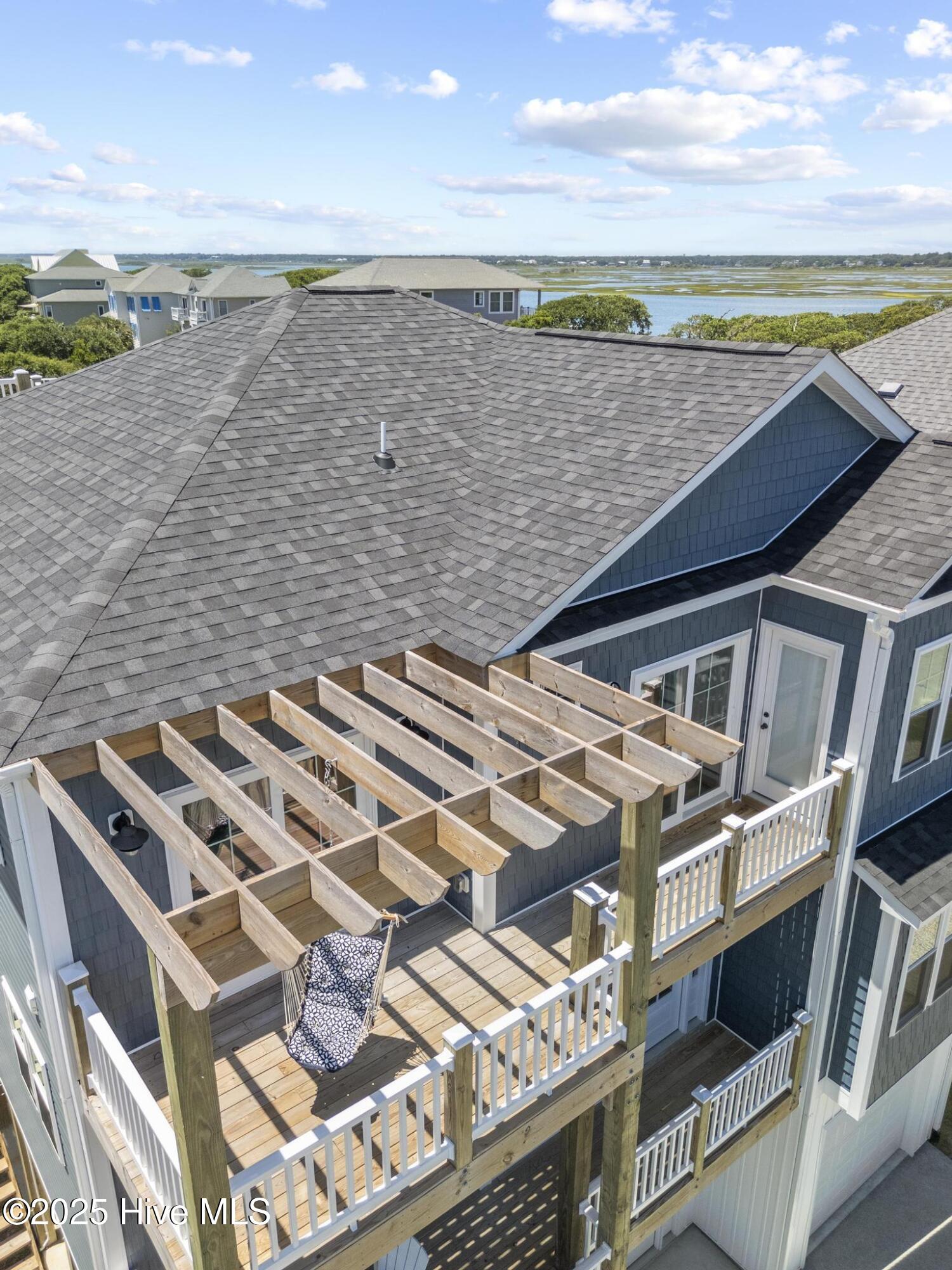 100498543 | Photo 143