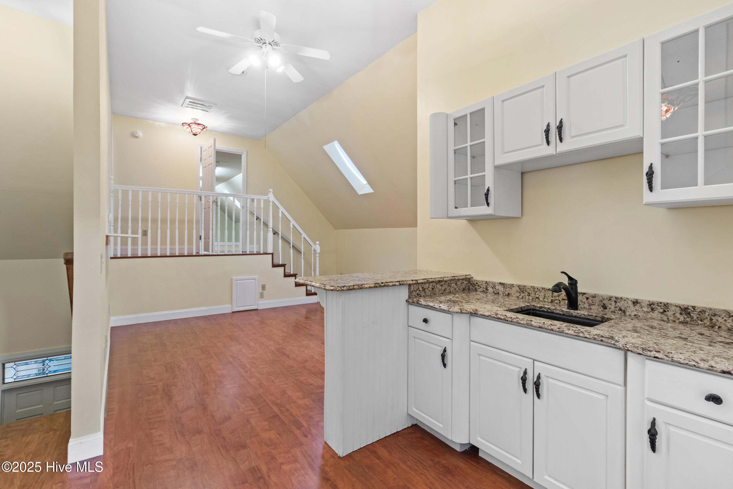 100531940 | Photo 49