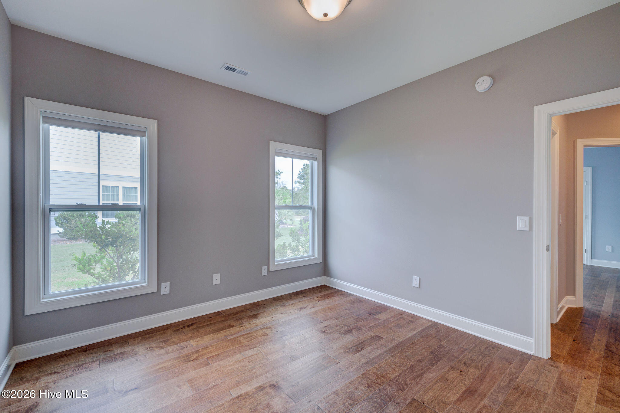 100558232 | Photo 35