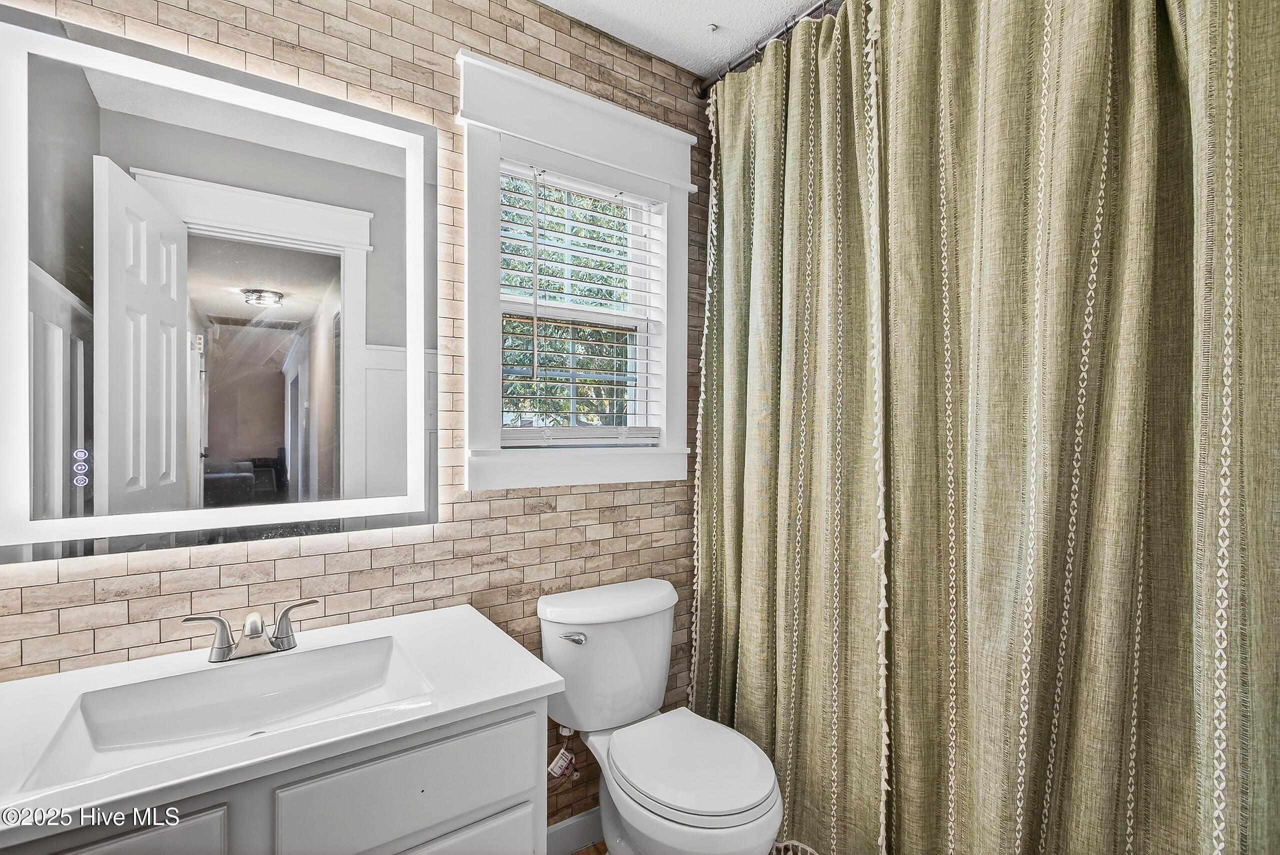 100543509 | Photo 23