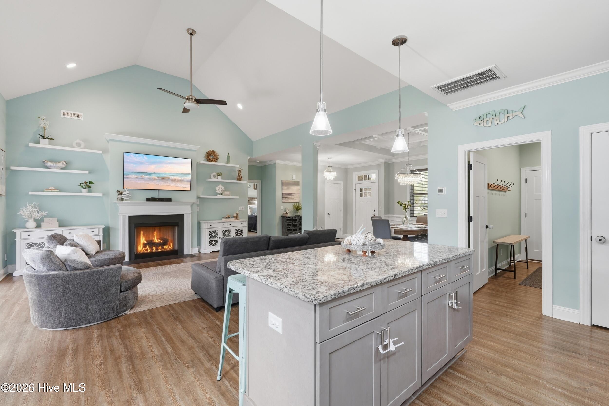 100565388 | Photo 16