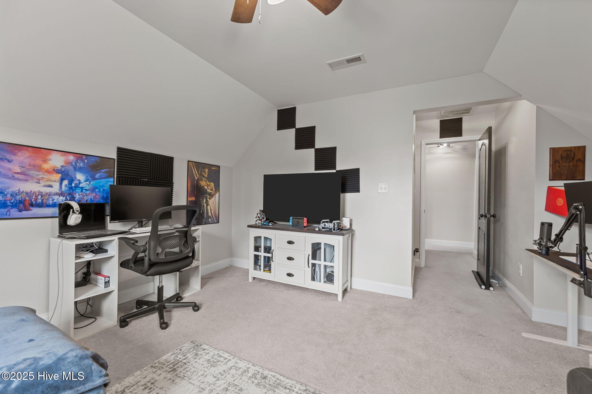 100543355 | Photo 35