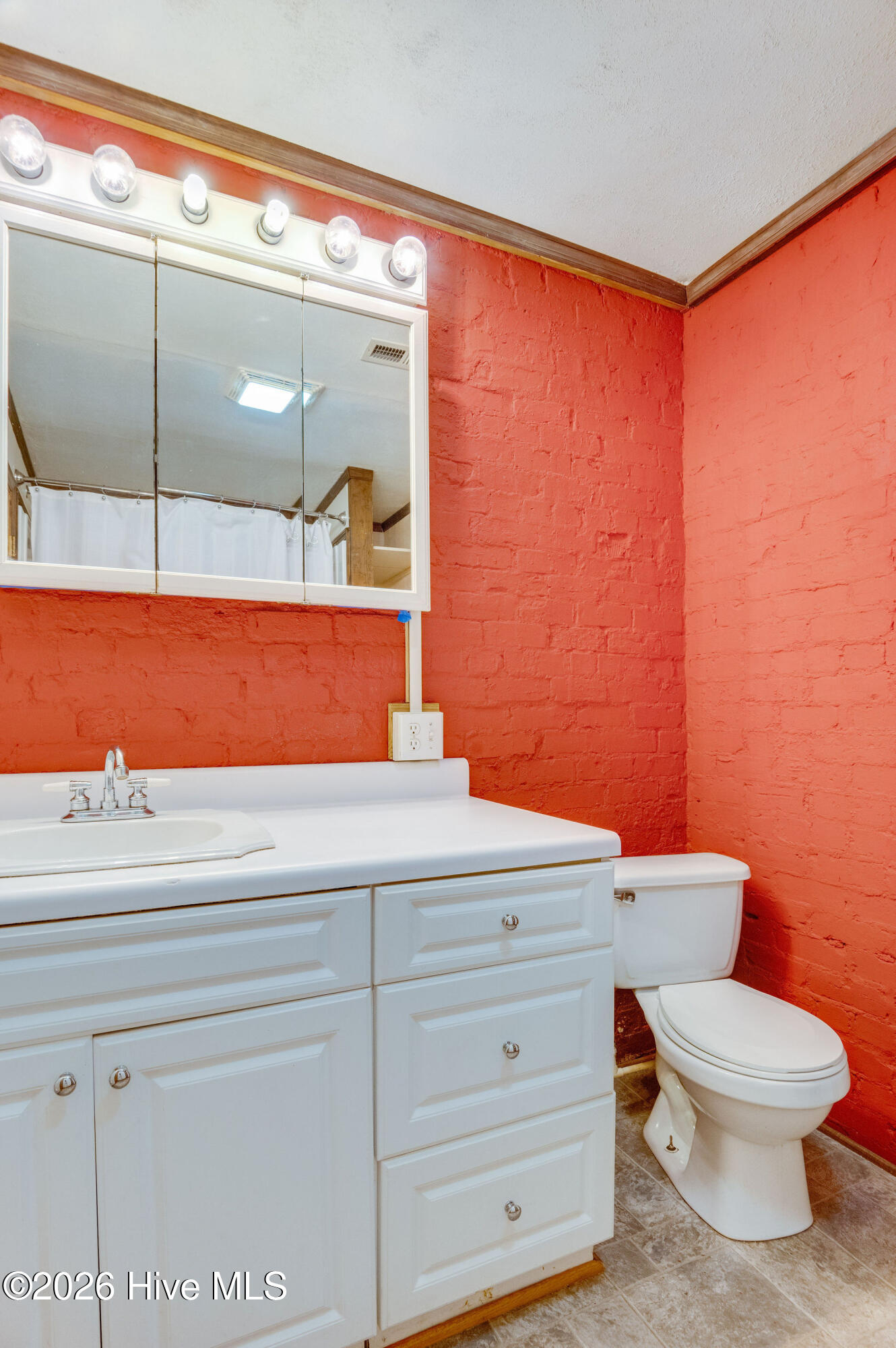 100561889 | Photo 39