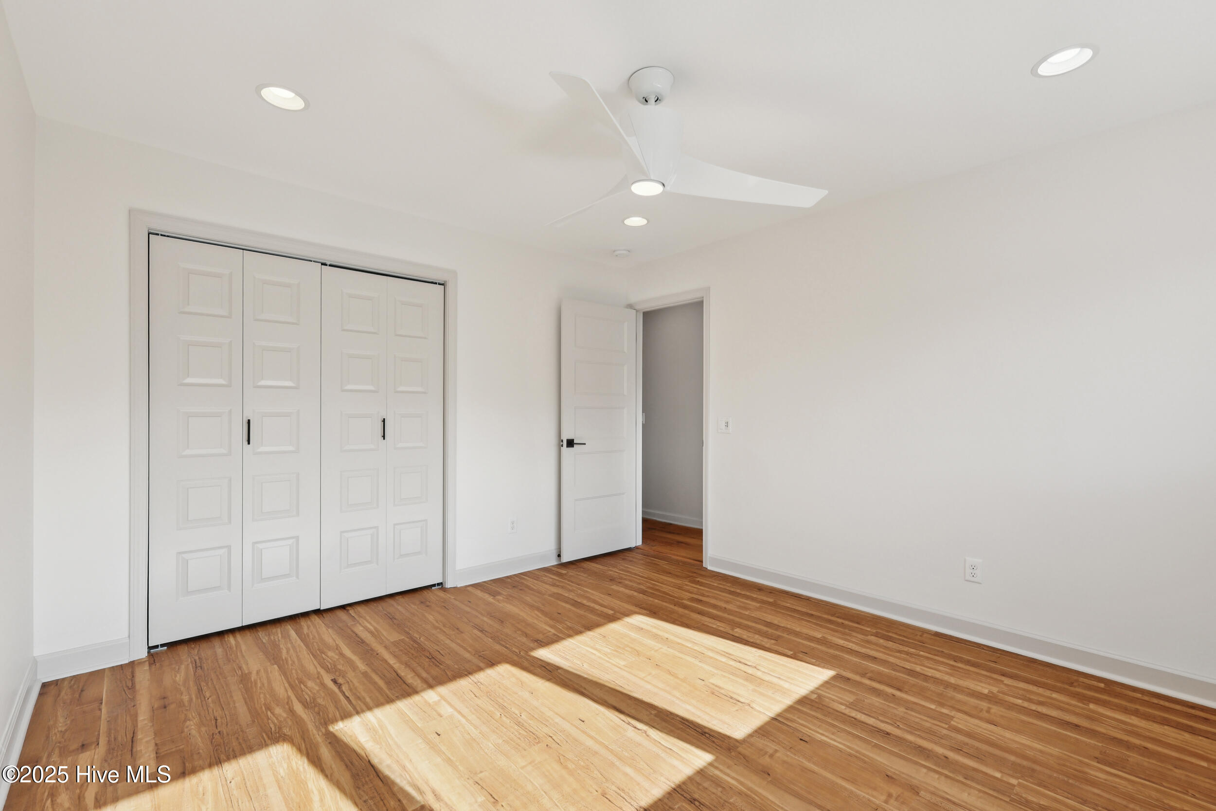 100518550 | Photo 24