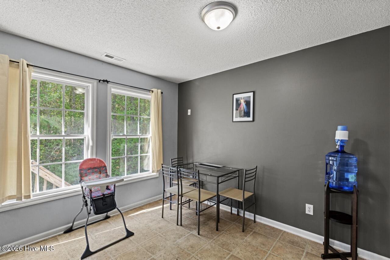 100567883 | Photo 11