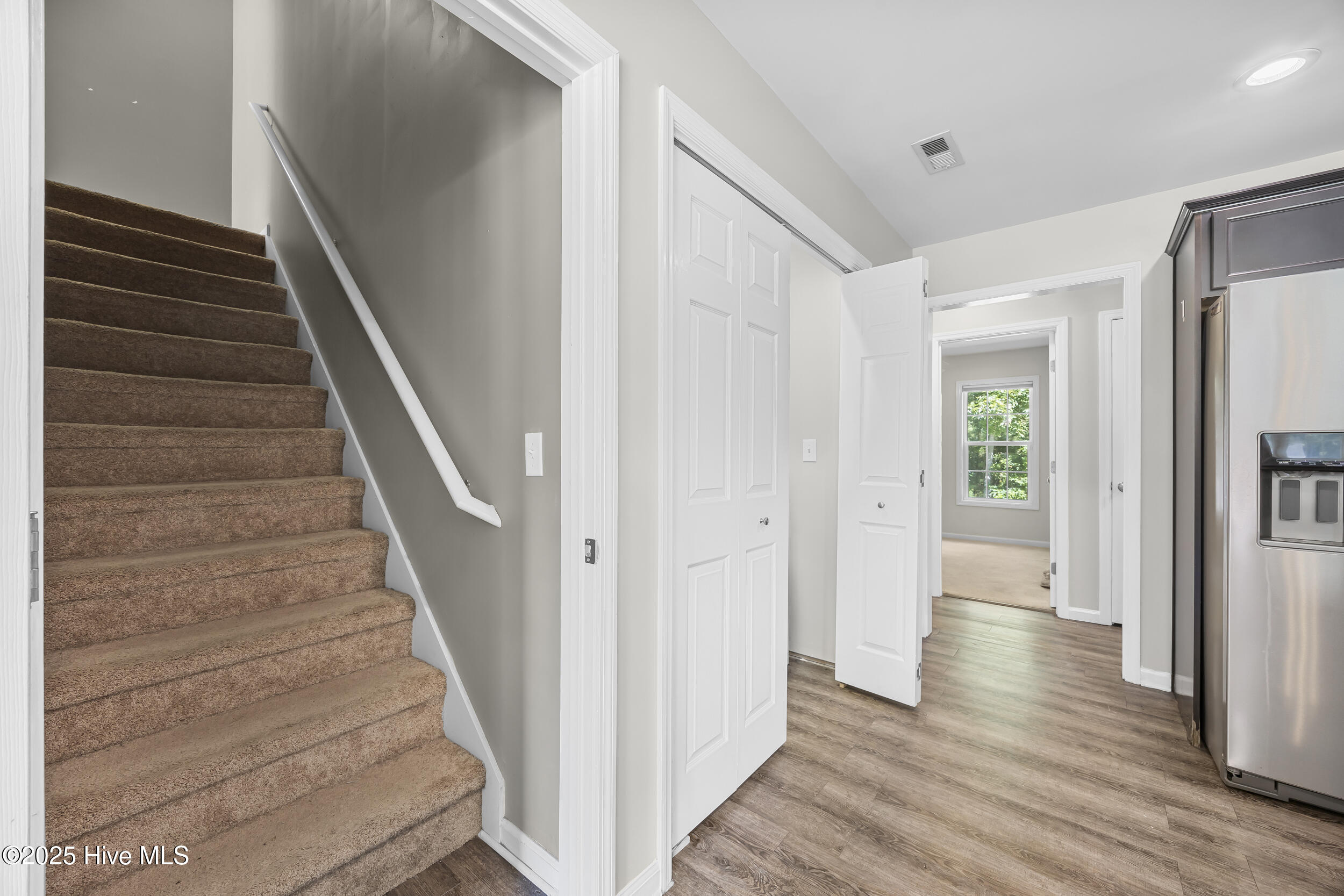 100533405 | Photo 35