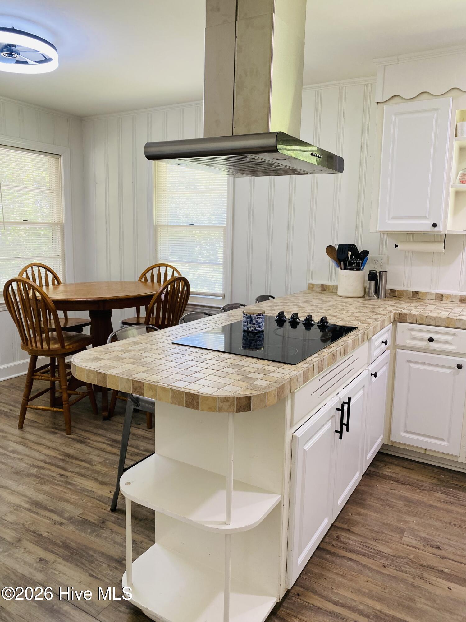 100569666 | Photo 27