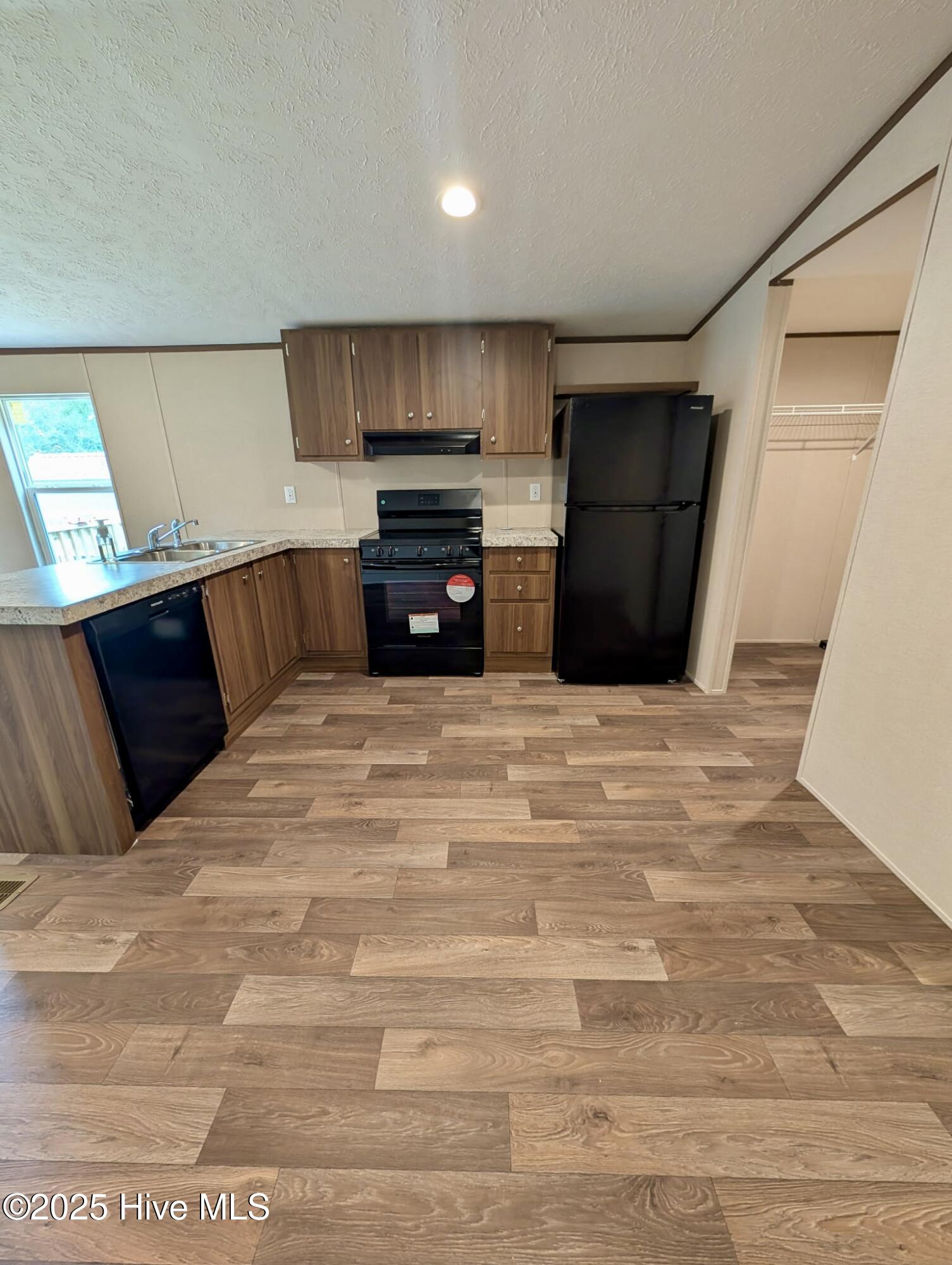 612 Bayshore Drive SE, Bolivia, NC 28422 – photo 7: Kitchen