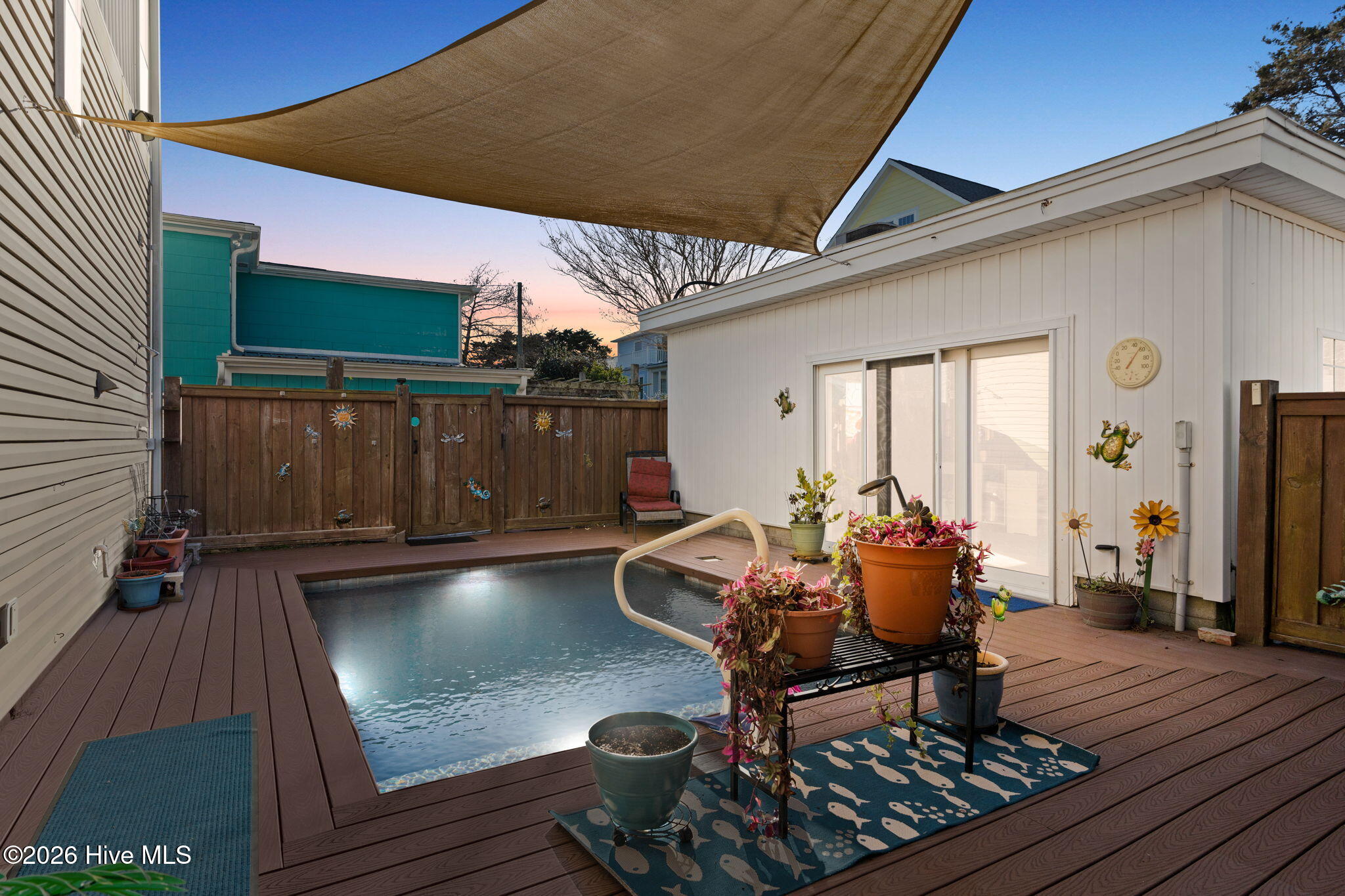 100546382 | Photo 16