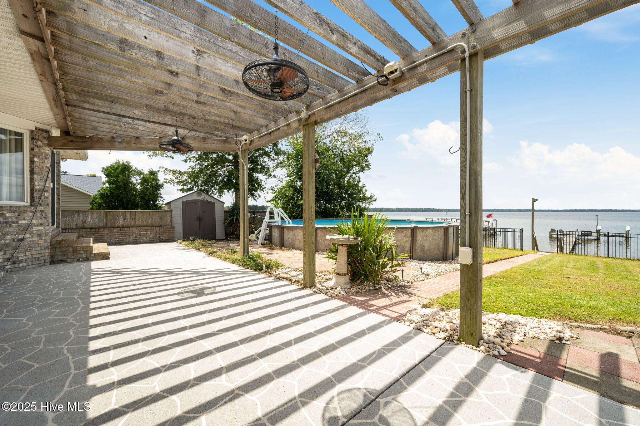 100523425 | Photo 36