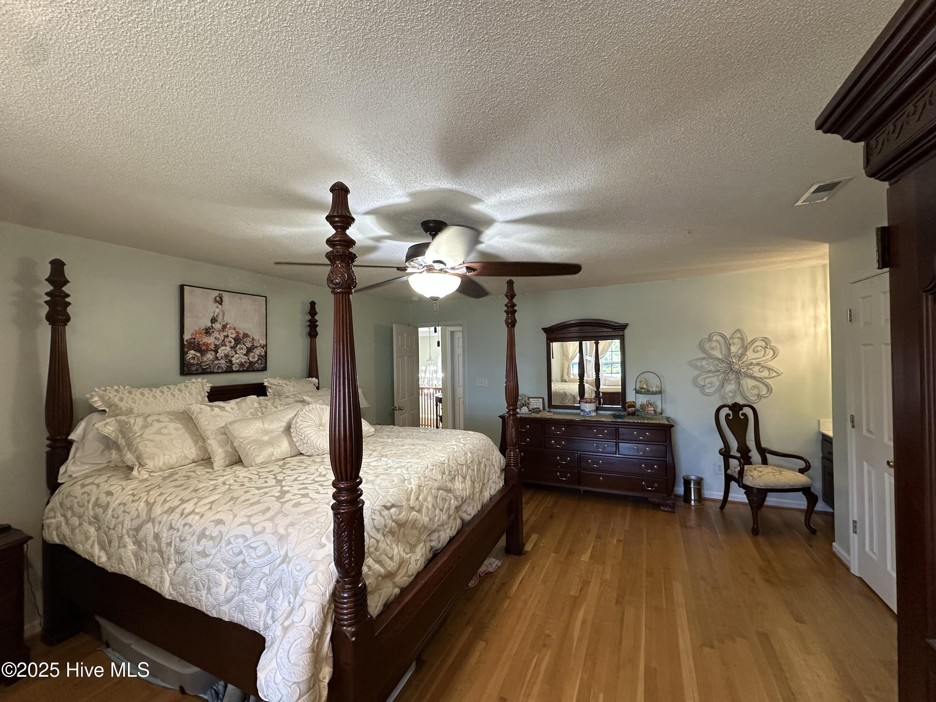 100514130 | Photo 115