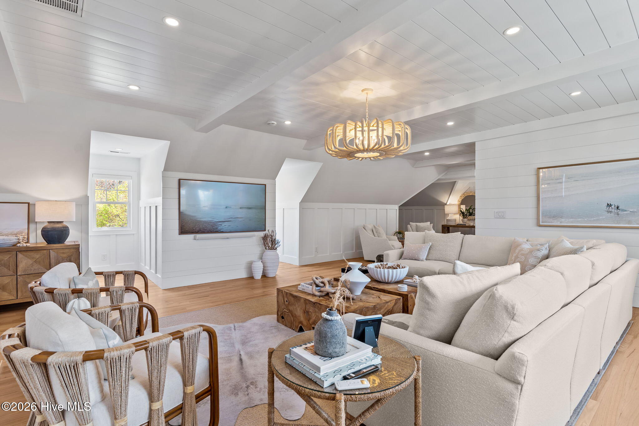 100561575 | Photo 34