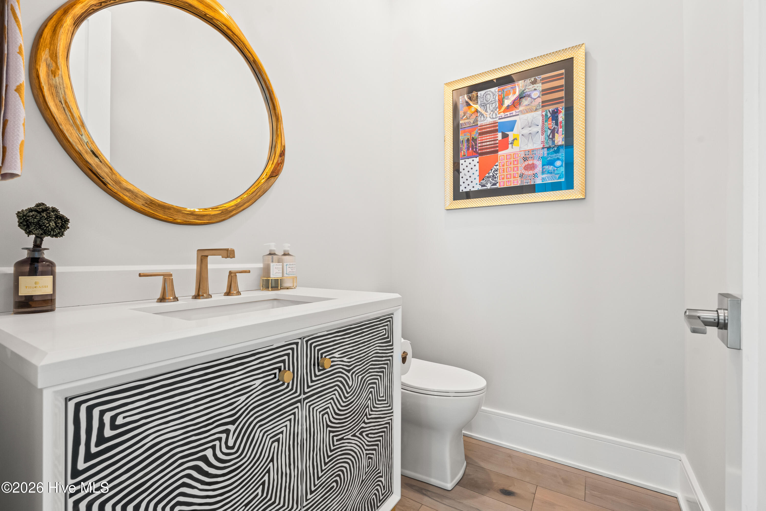 100567165 | Photo 34