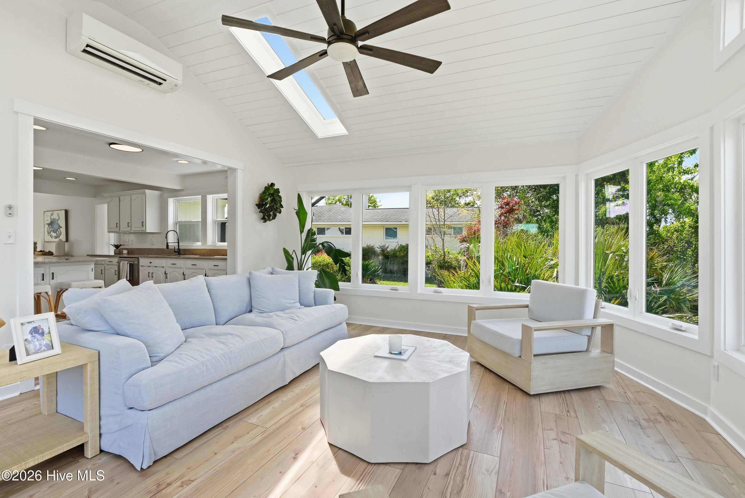 100556349 | Photo 12