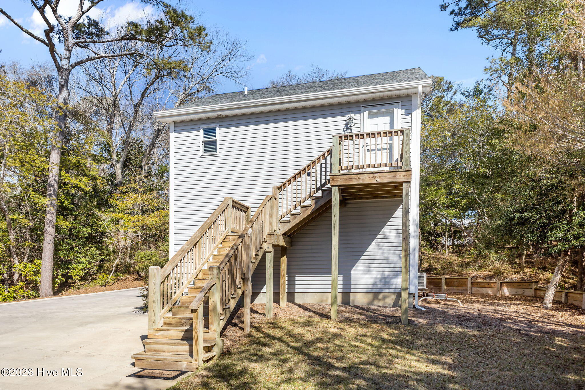 100561792 | Photo 24