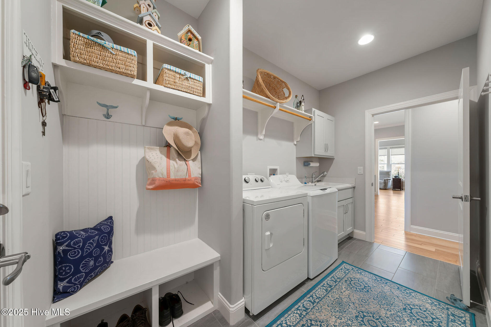 100547270 | Photo 40