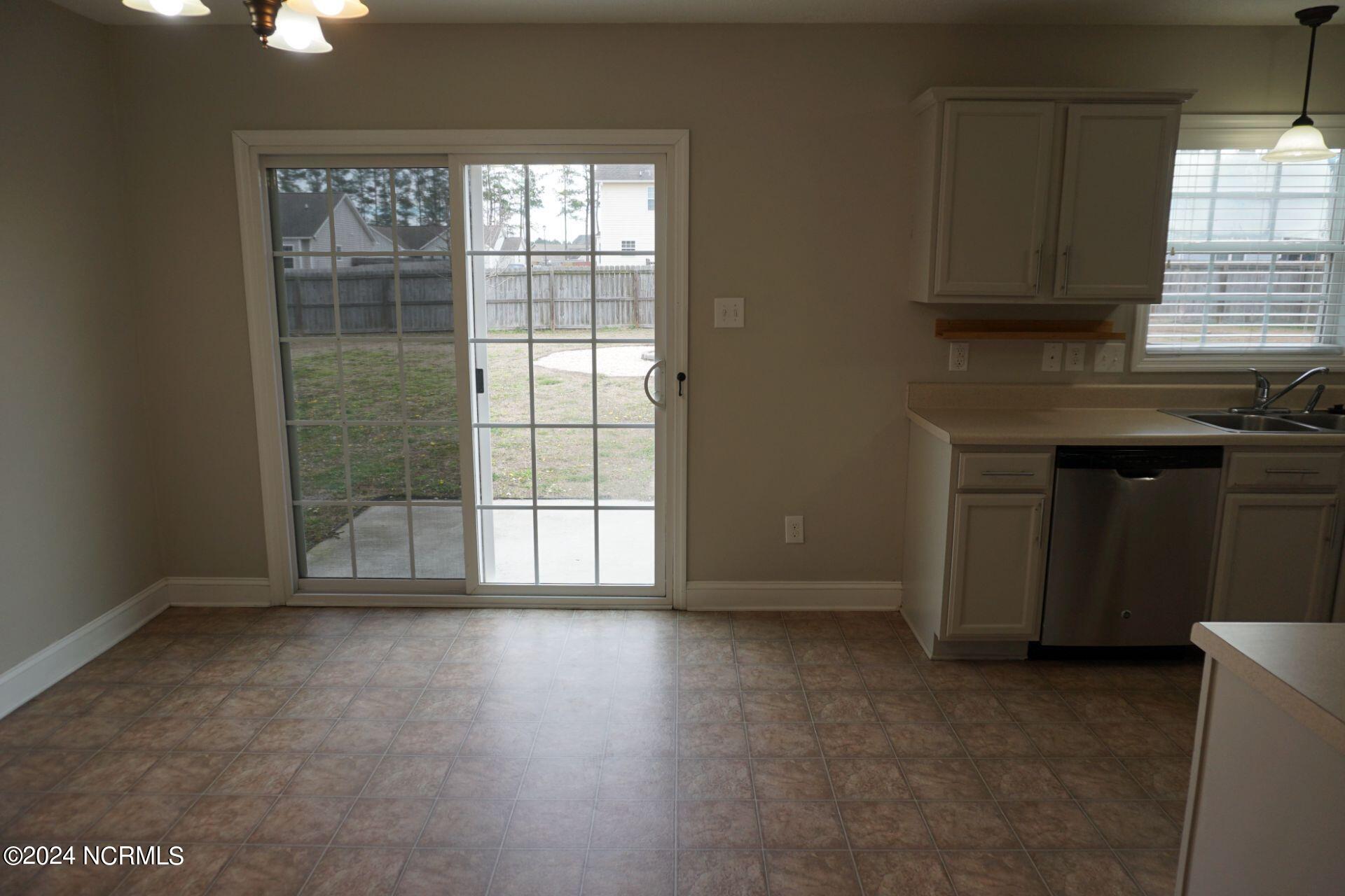 100550714 | Photo 15