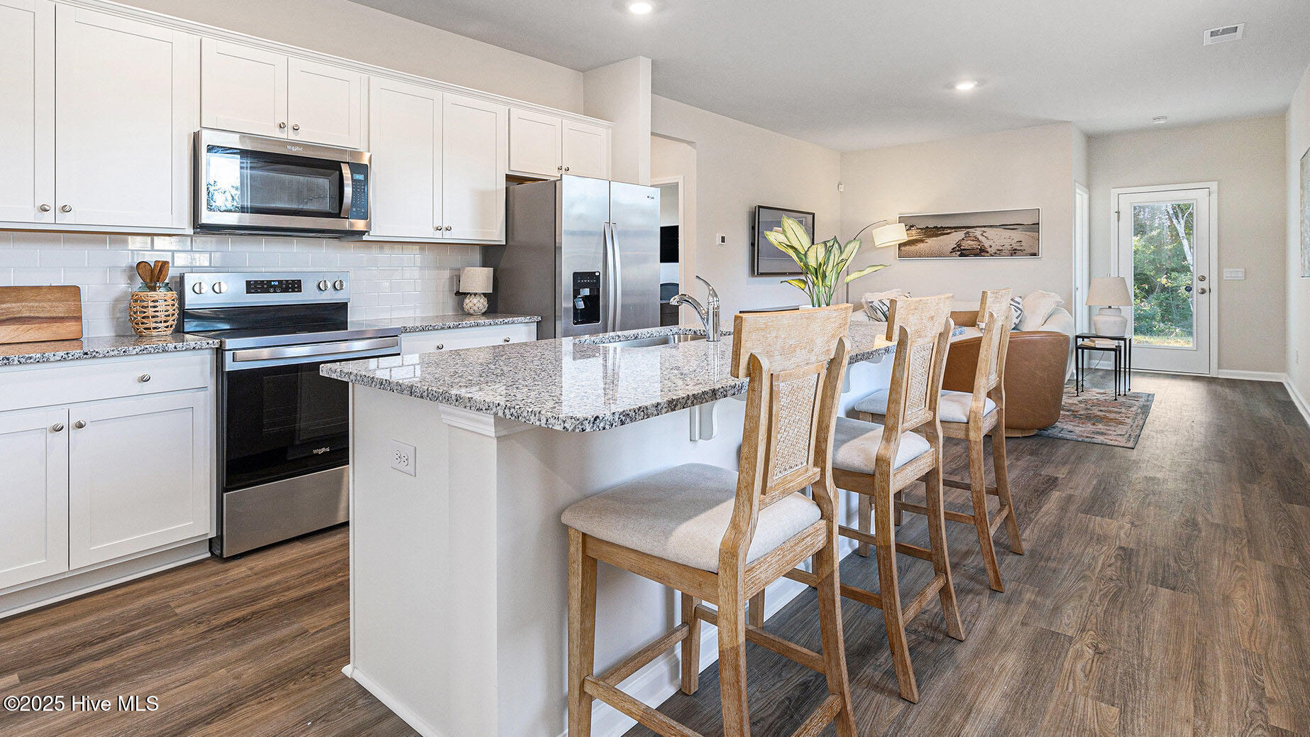 100556043 | Photo 10