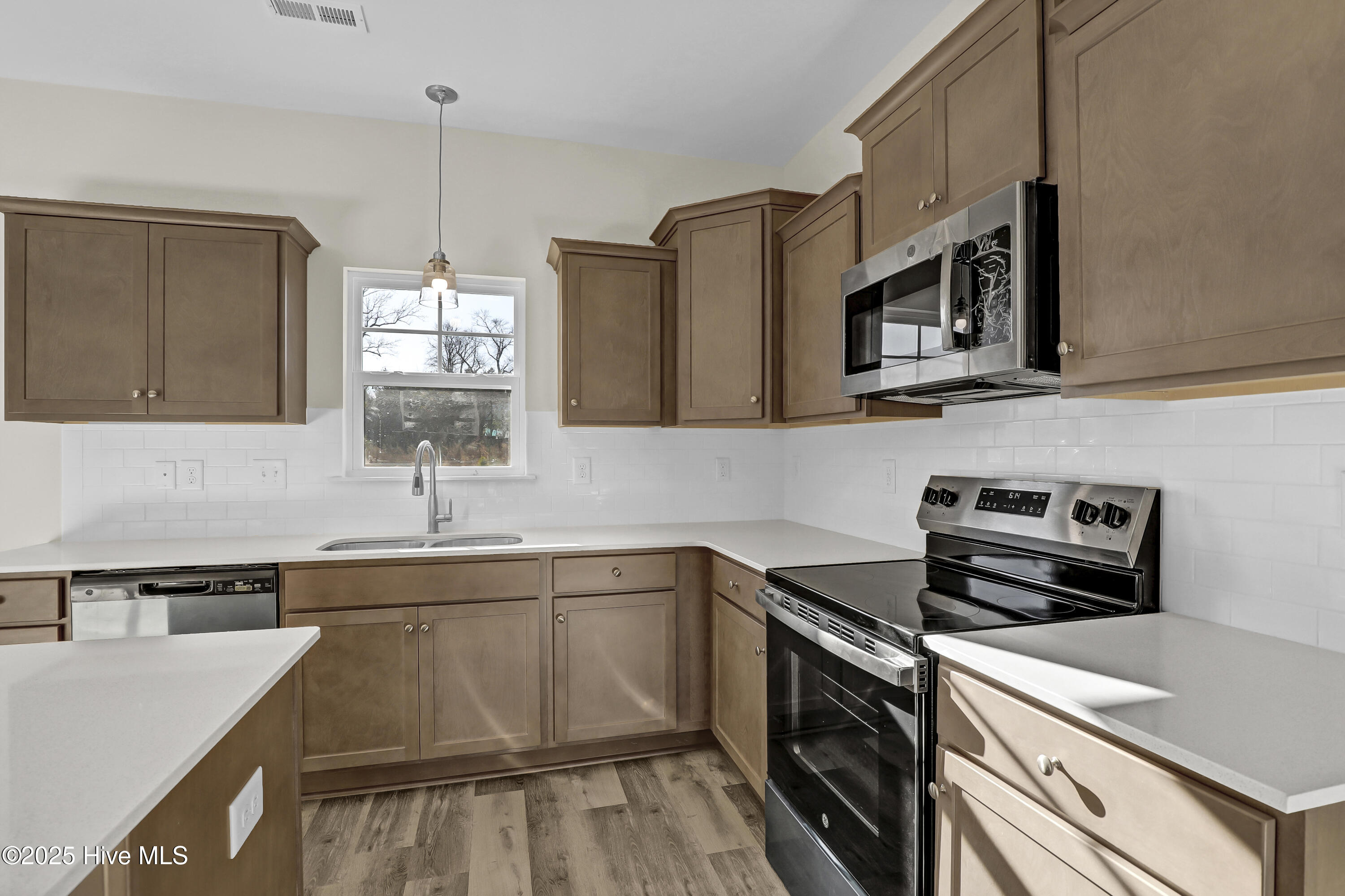 100461654 | Photo 11