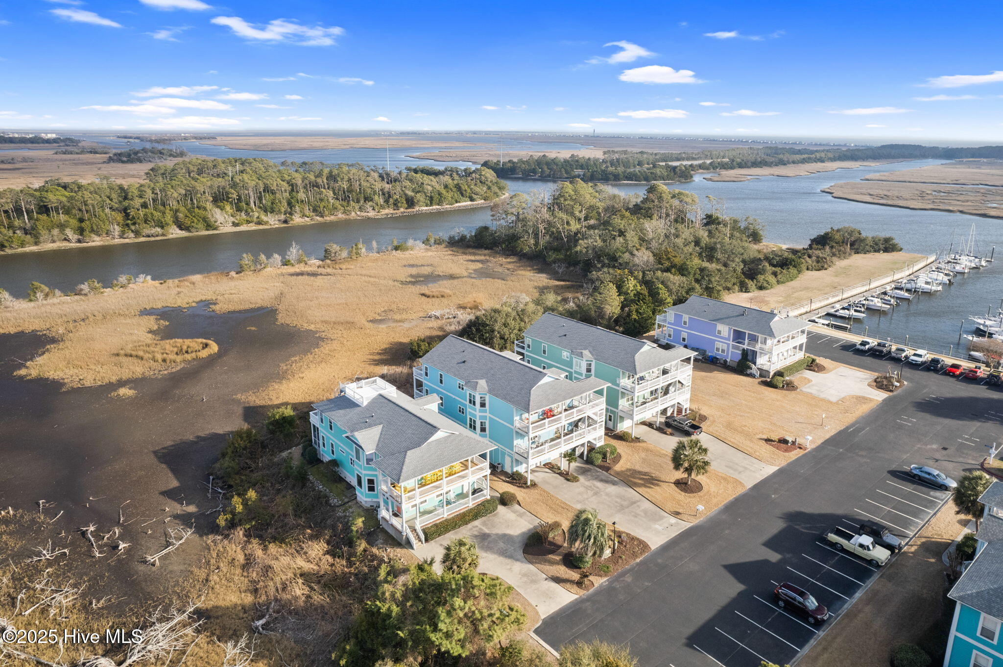 100548558 | Photo 61