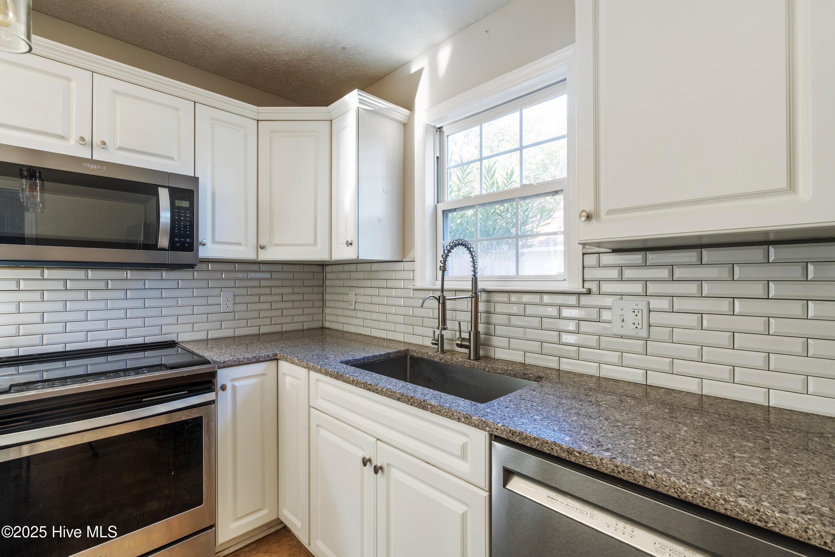 100536584 | Photo 15