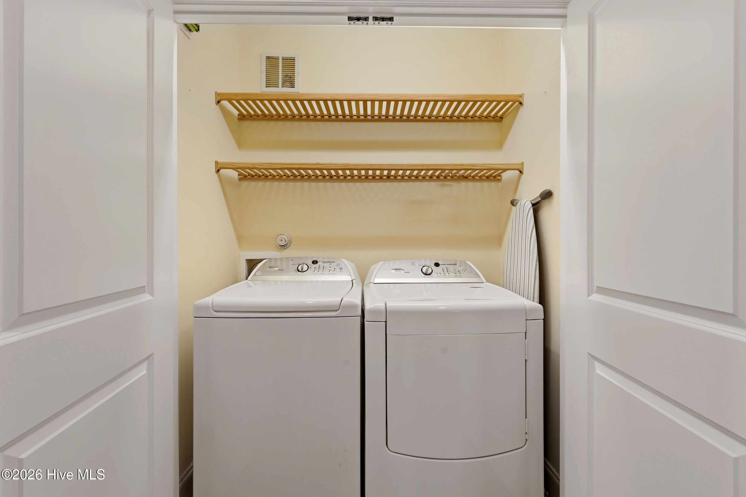 100561183 | Photo 41