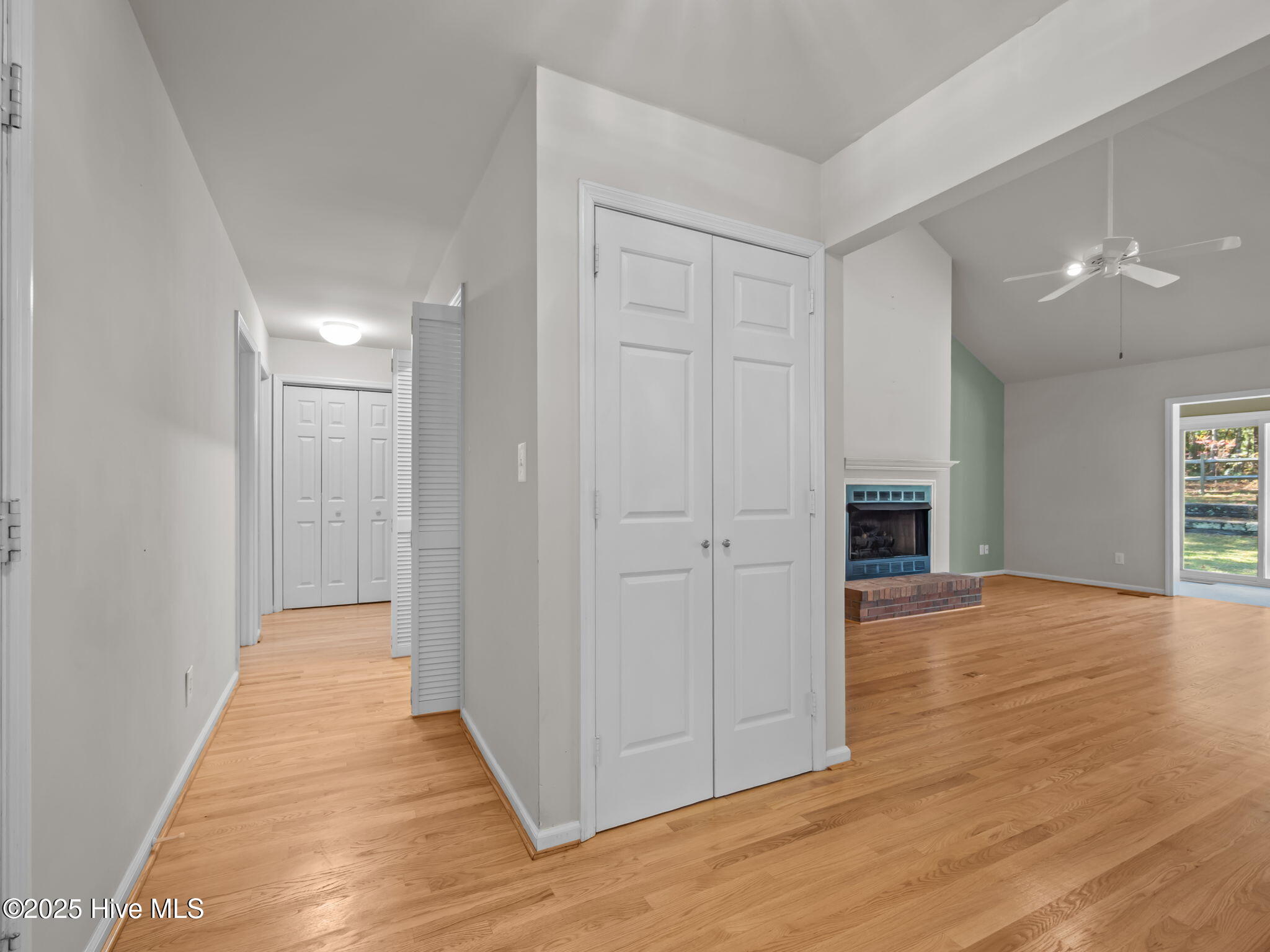 100540232 | Photo 35