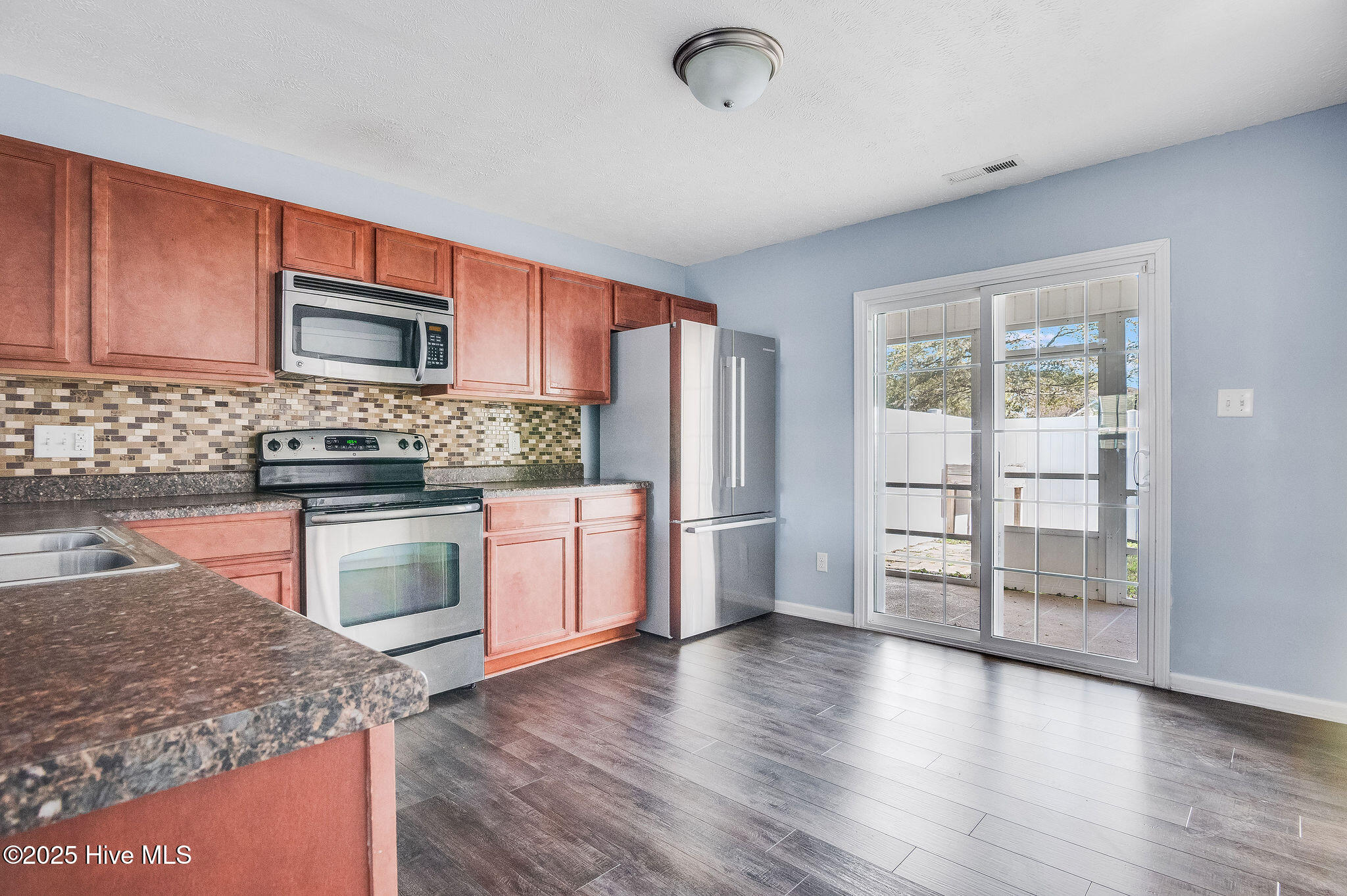 100541408 | Photo 22