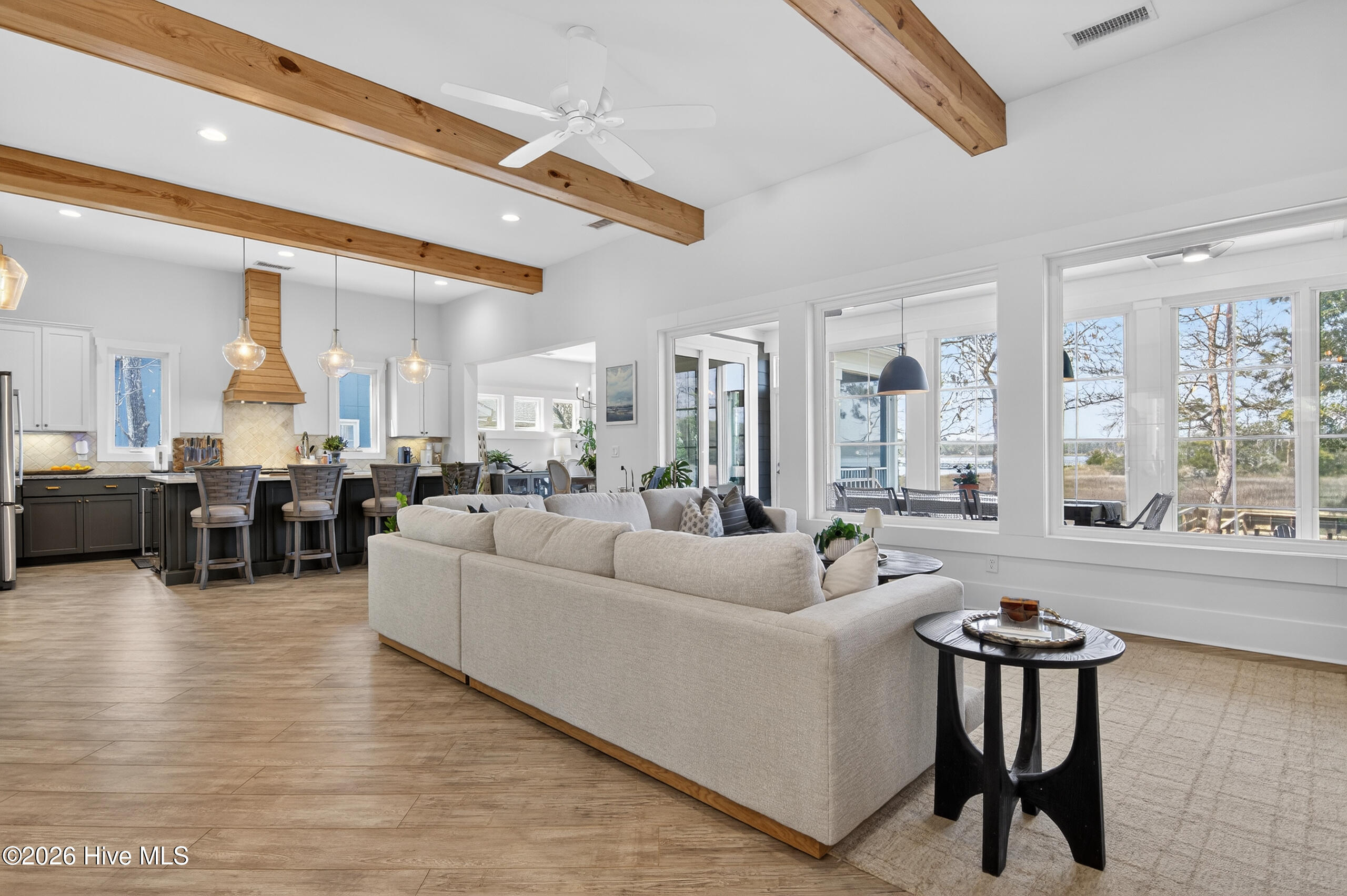 100565321 | Photo 15