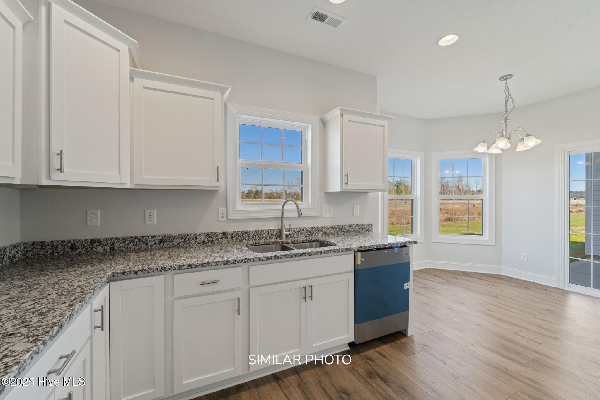 100536292 | Photo 10