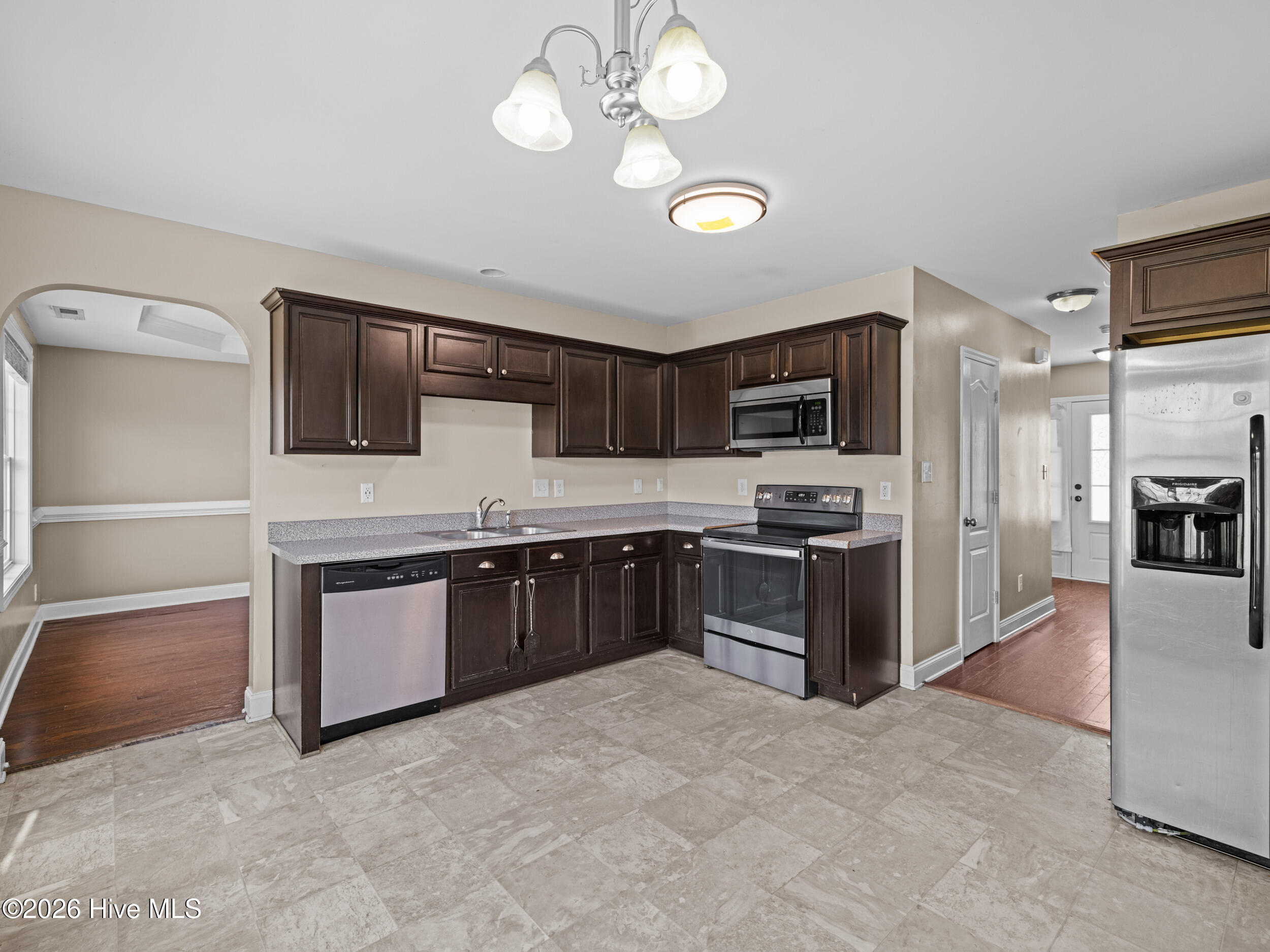 100549292 | Photo 18