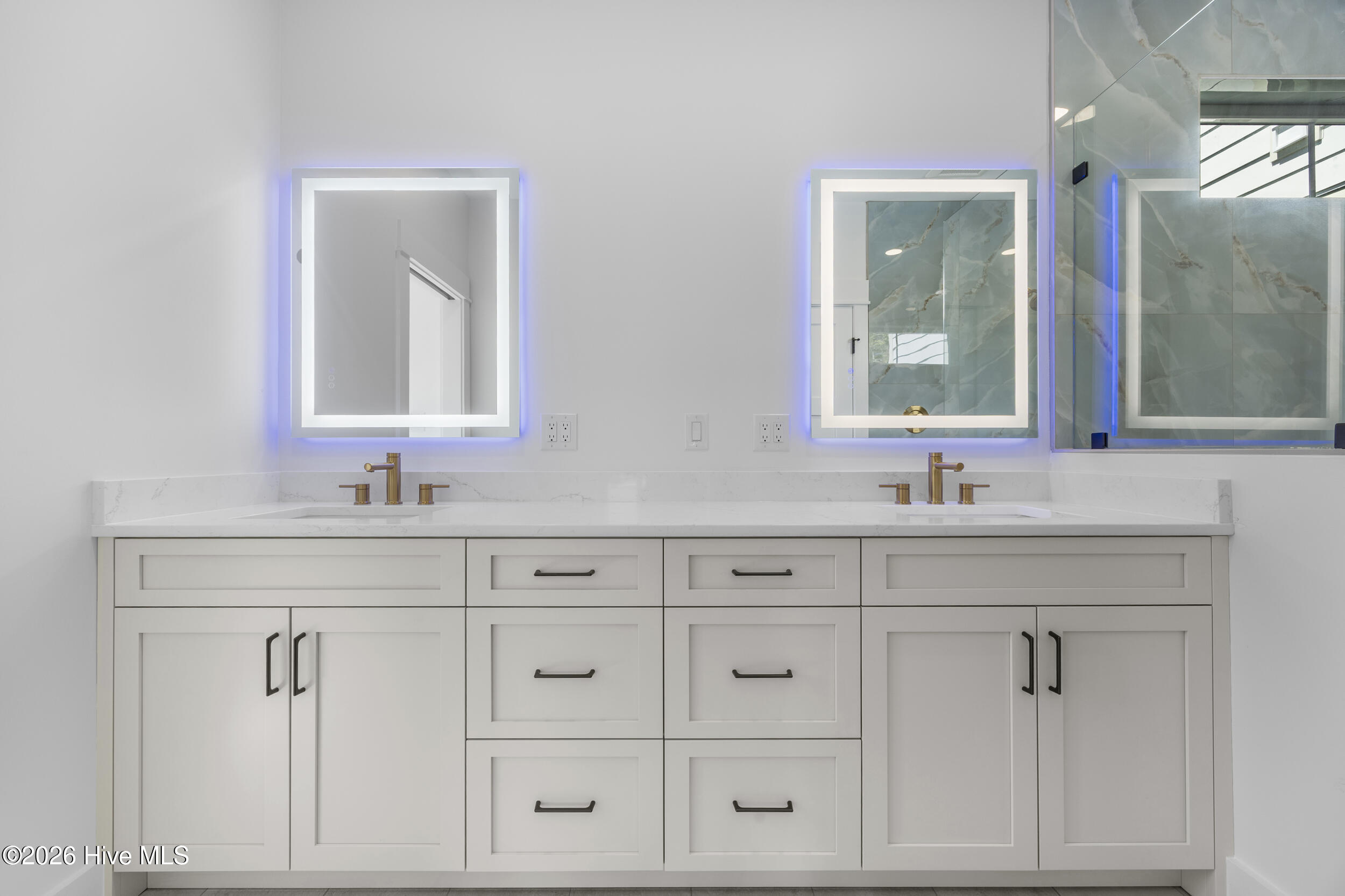 100567625 | Photo 22