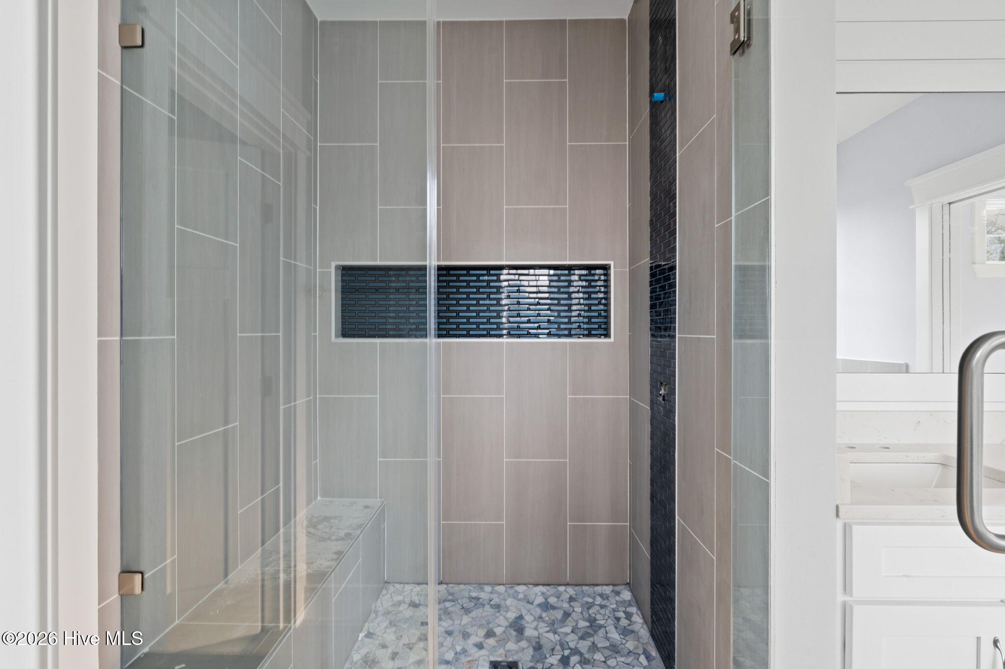 100546665 | Photo 24