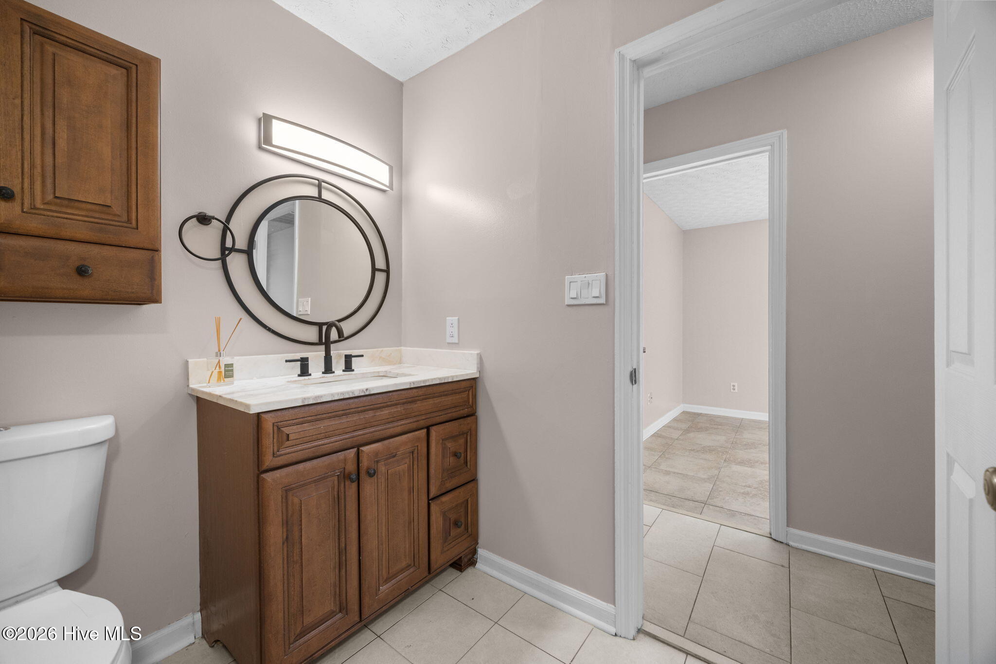 100550799 | Photo 25