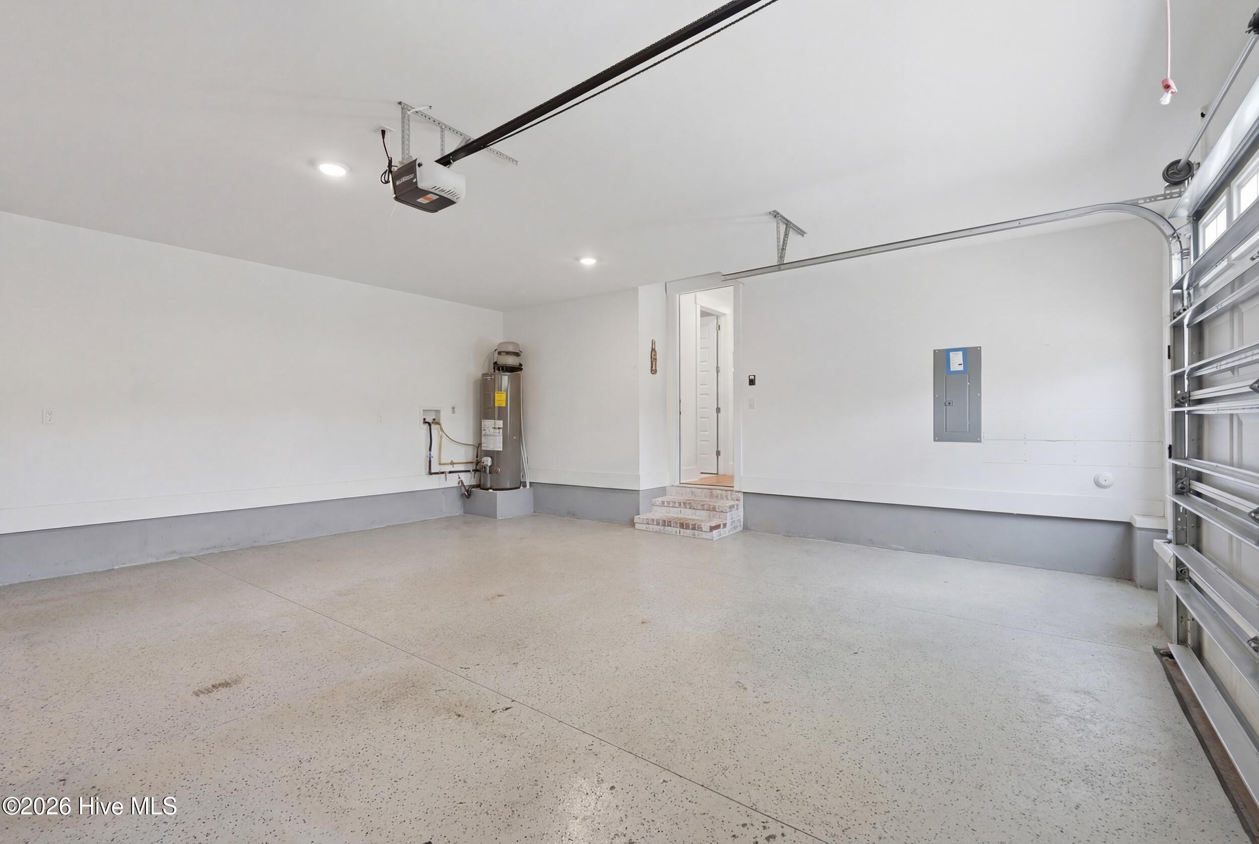 100563980 | Photo 71