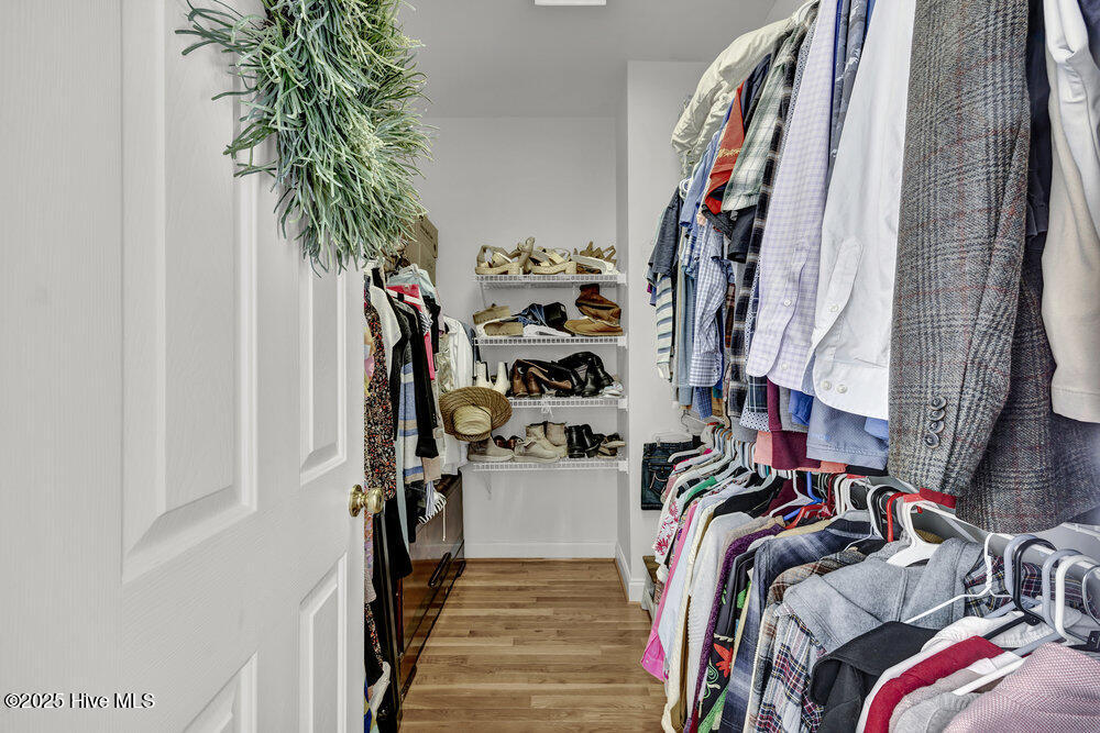 100544972 | Photo 19