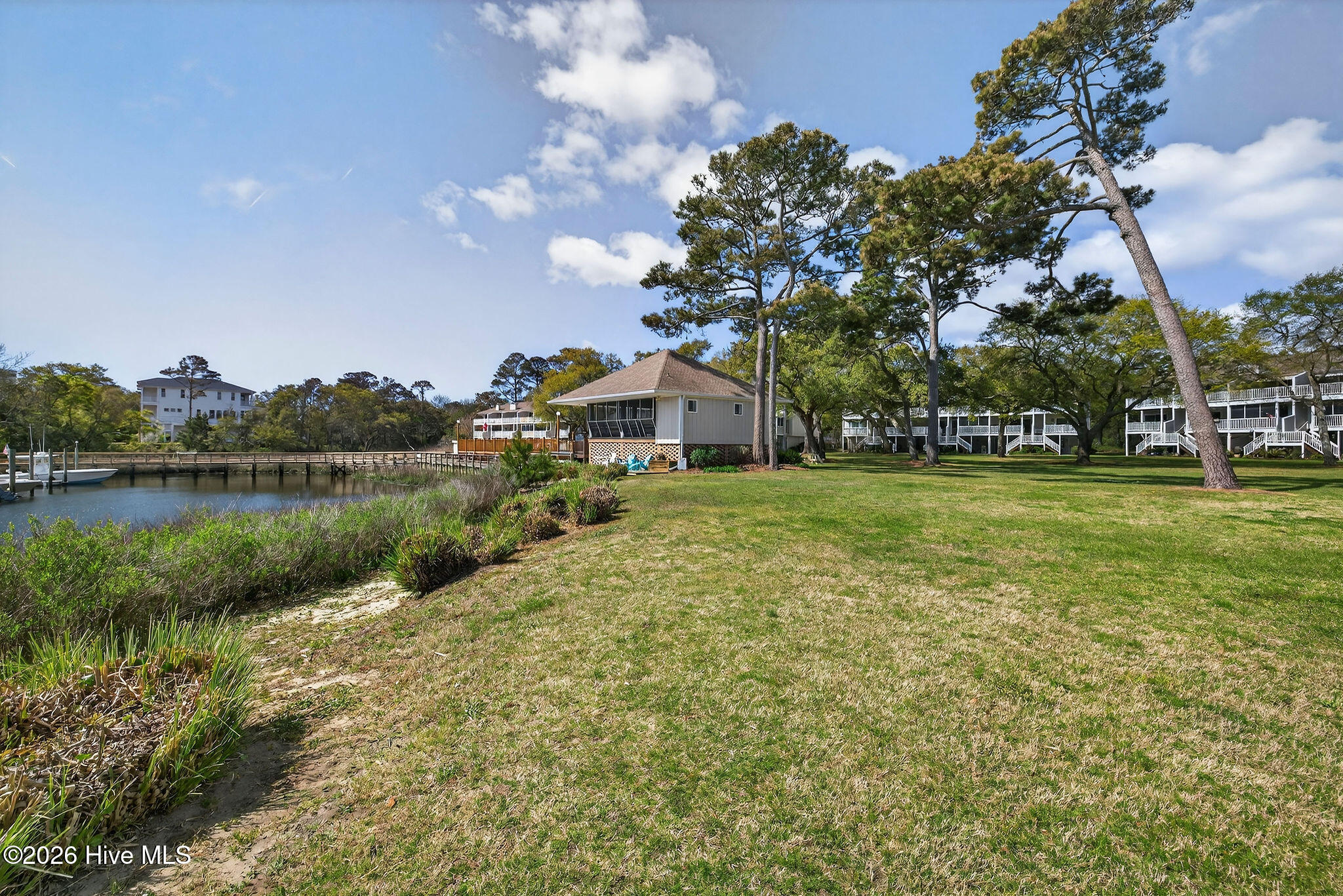 100564348 | Photo 50