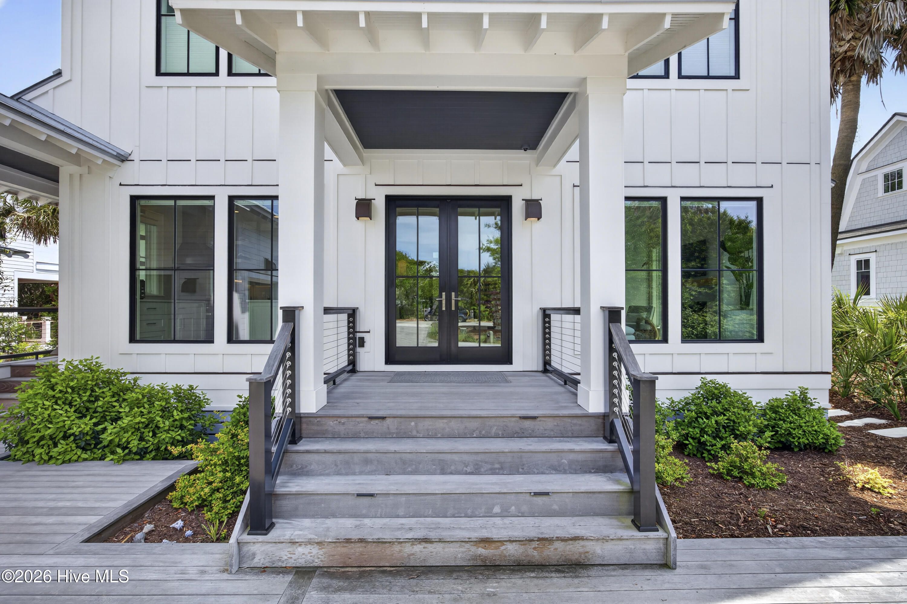 100566186 | Photo 59