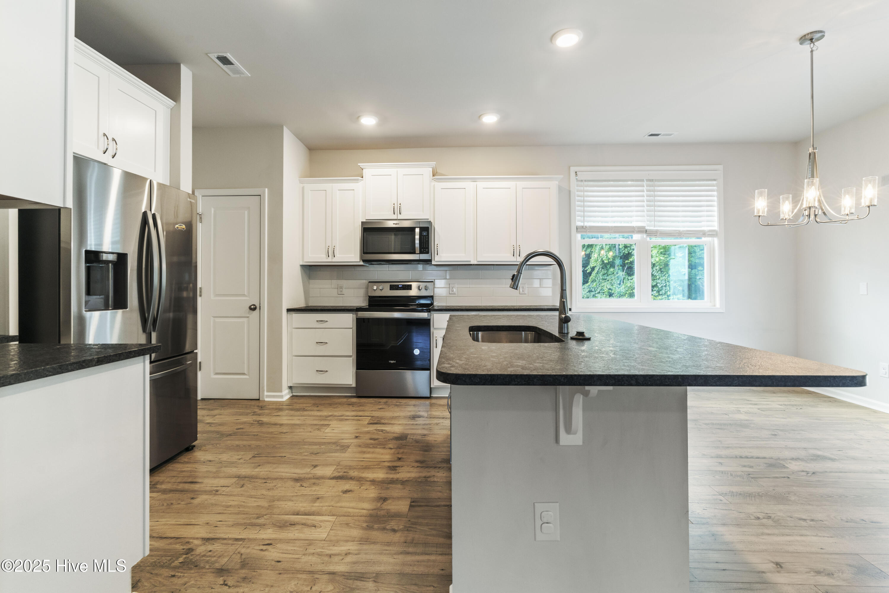 100516563 | Photo 13