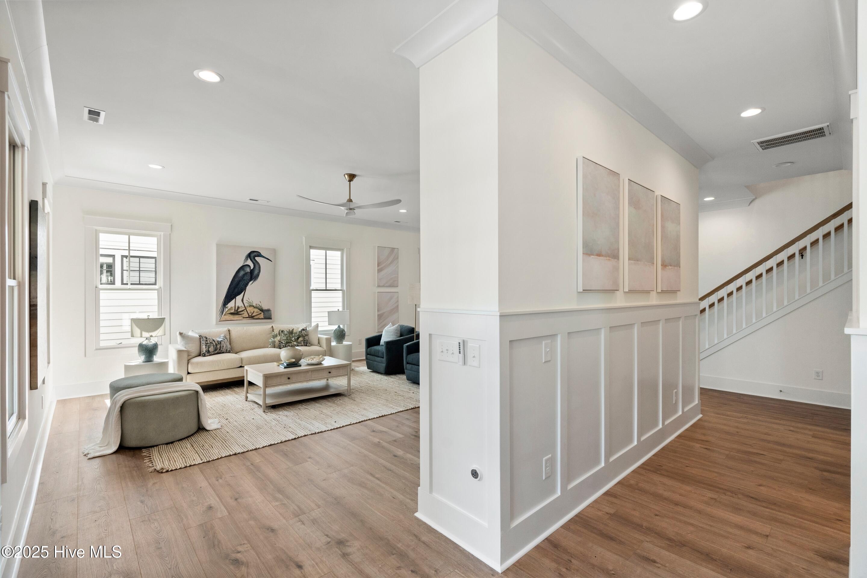 100542273 | Photo 19