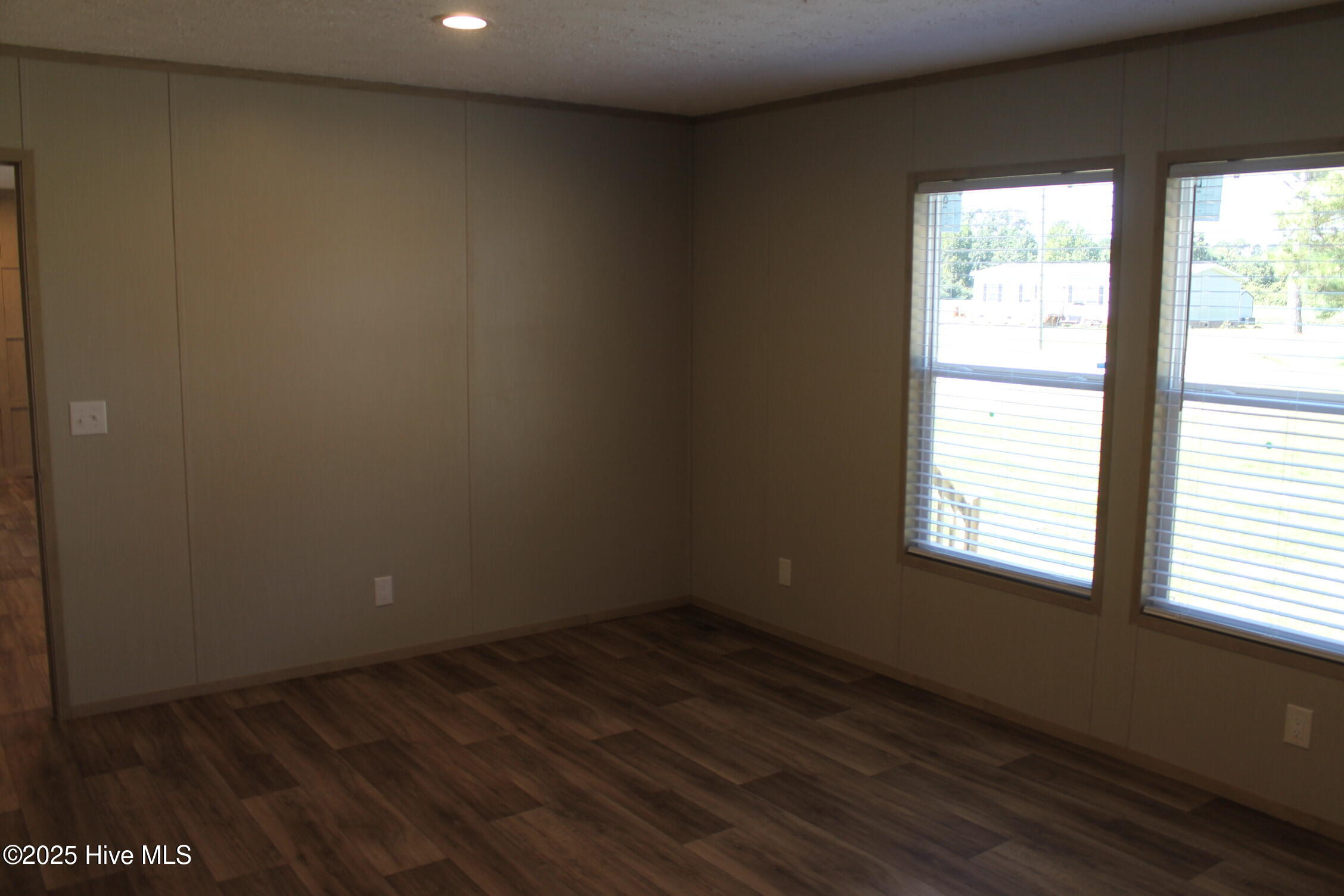 100528403 | Photo 30